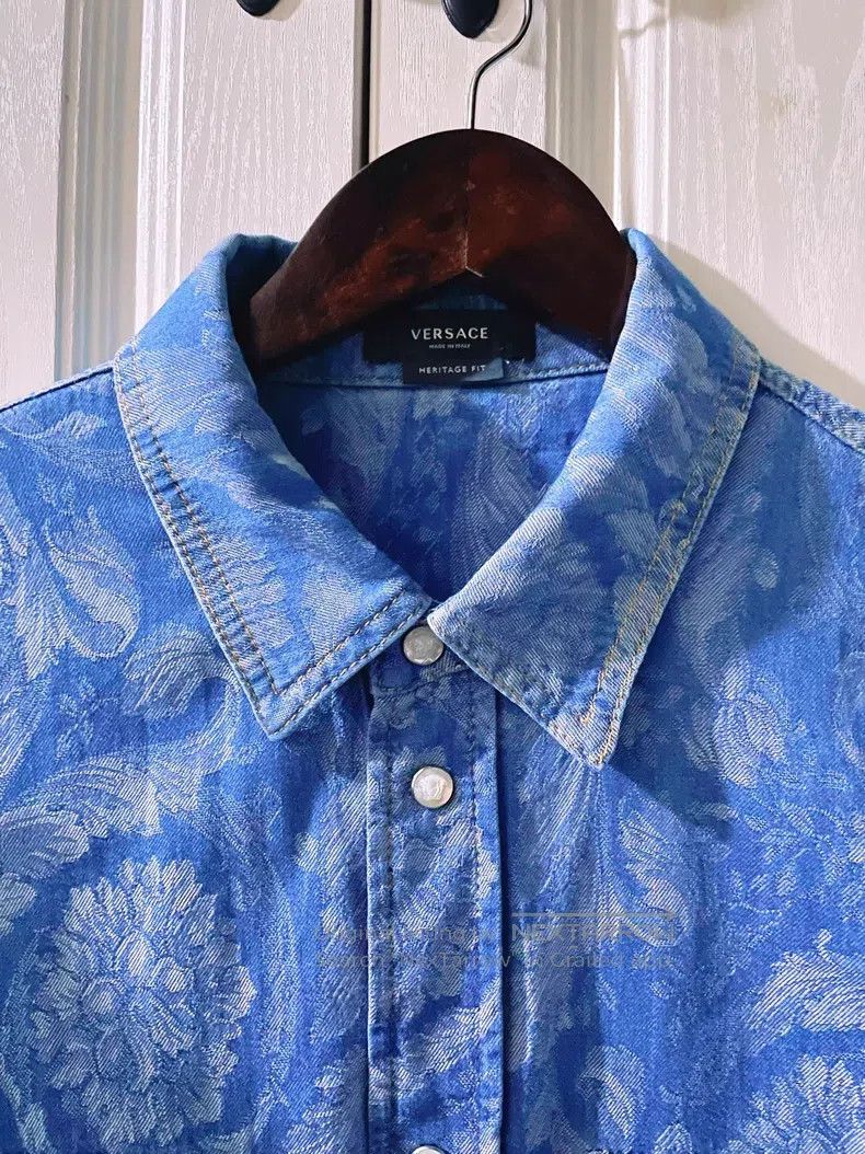 Versace Versace Blue and gold baroque denim shirt Size US M / EU 48-50 / 2 - 3 Thumbnail