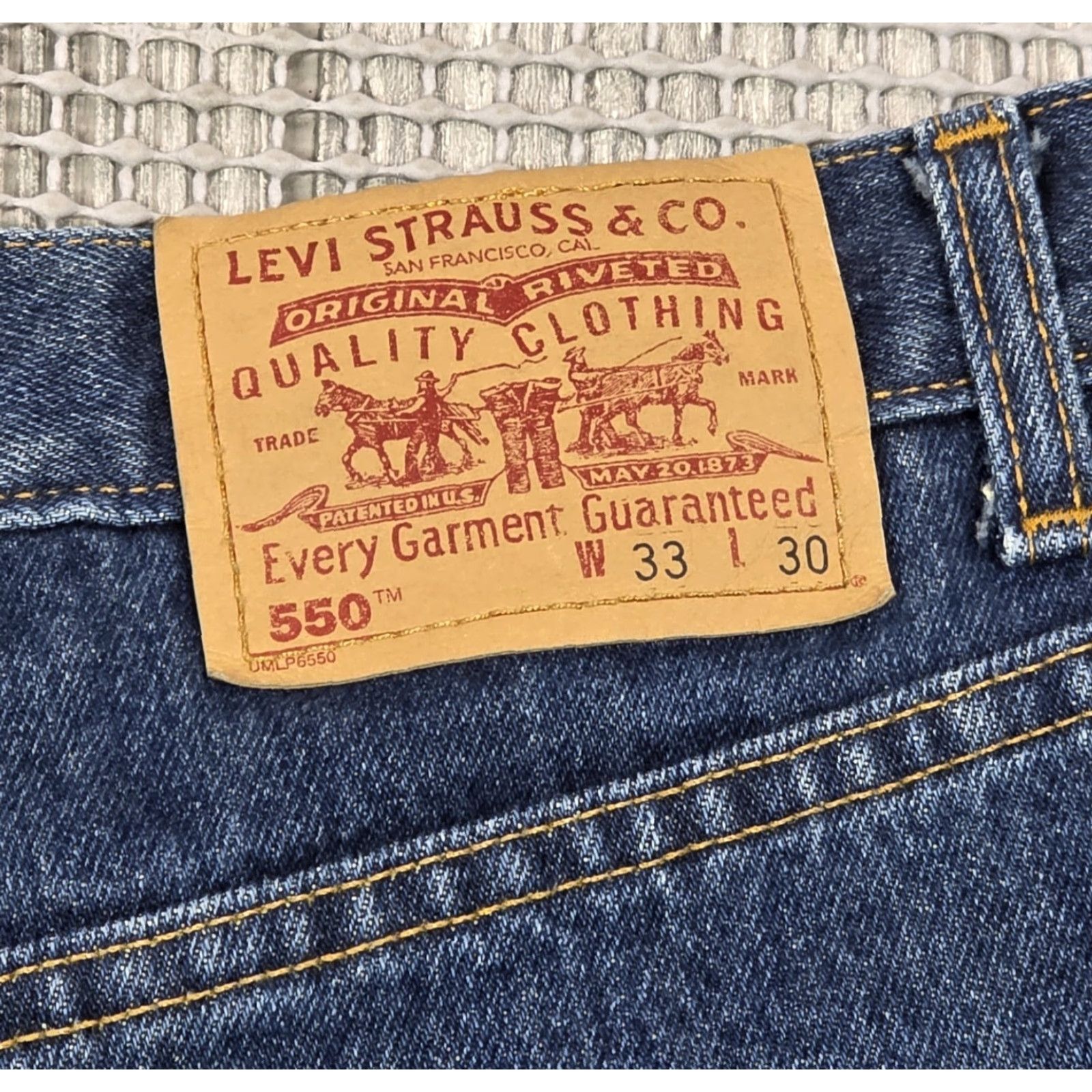 Levi's VINTAGE Levi's Jeans Mens 33X30 Blue Relaxed Fit 550 Tapered Leg Distress Fade Wash 100% Cotton Denim Modern/Regular Mens Size US 33 - 7 Thumbnail