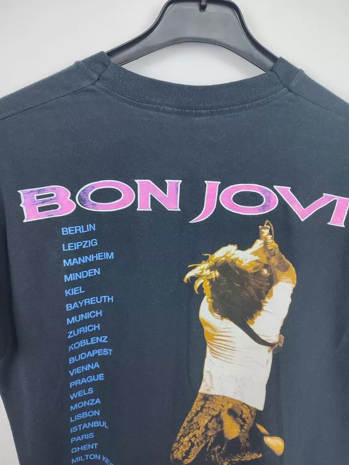 Vintage Rare Bon Jovi 1993 world tour vintage t shirt Size XL Size US XL / EU 56 / 4 - 7 Thumbnail