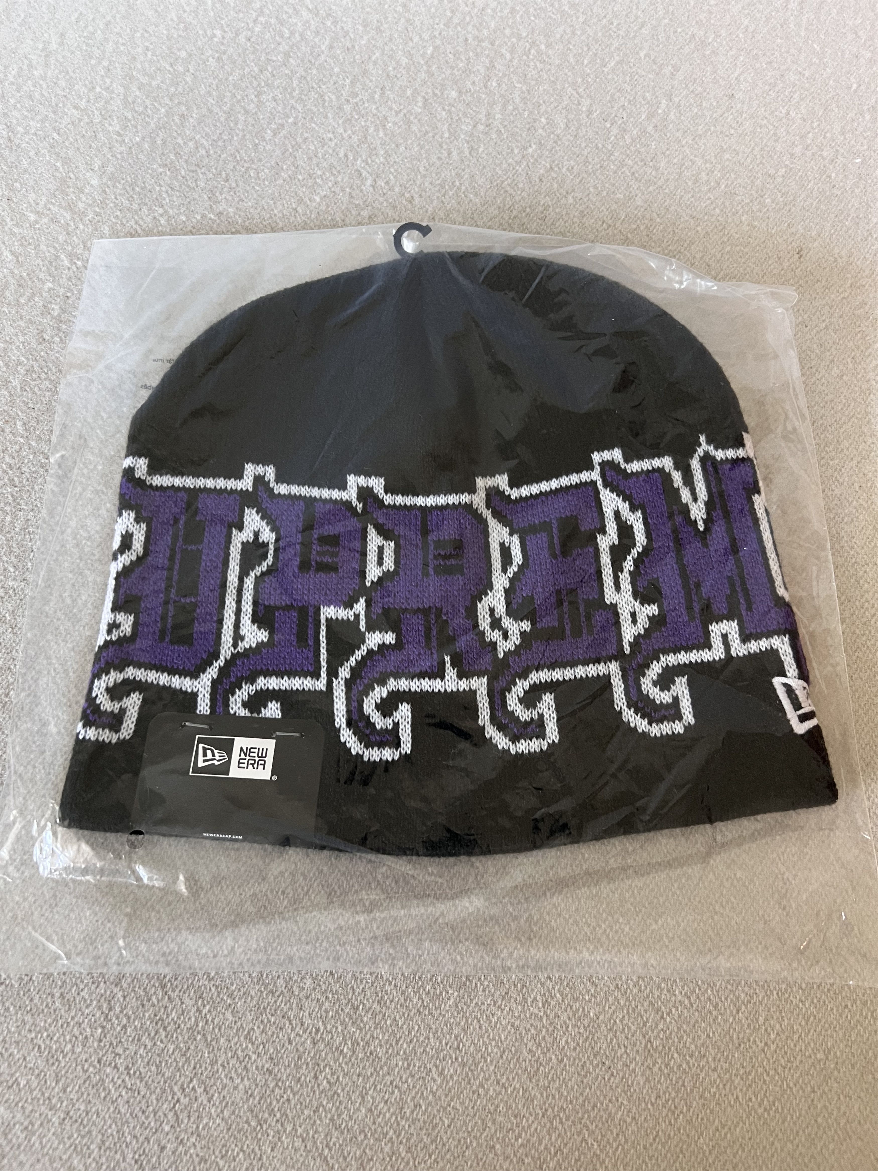New Era × Supreme Supreme New Era Outline Beanie in Navy | Grailed