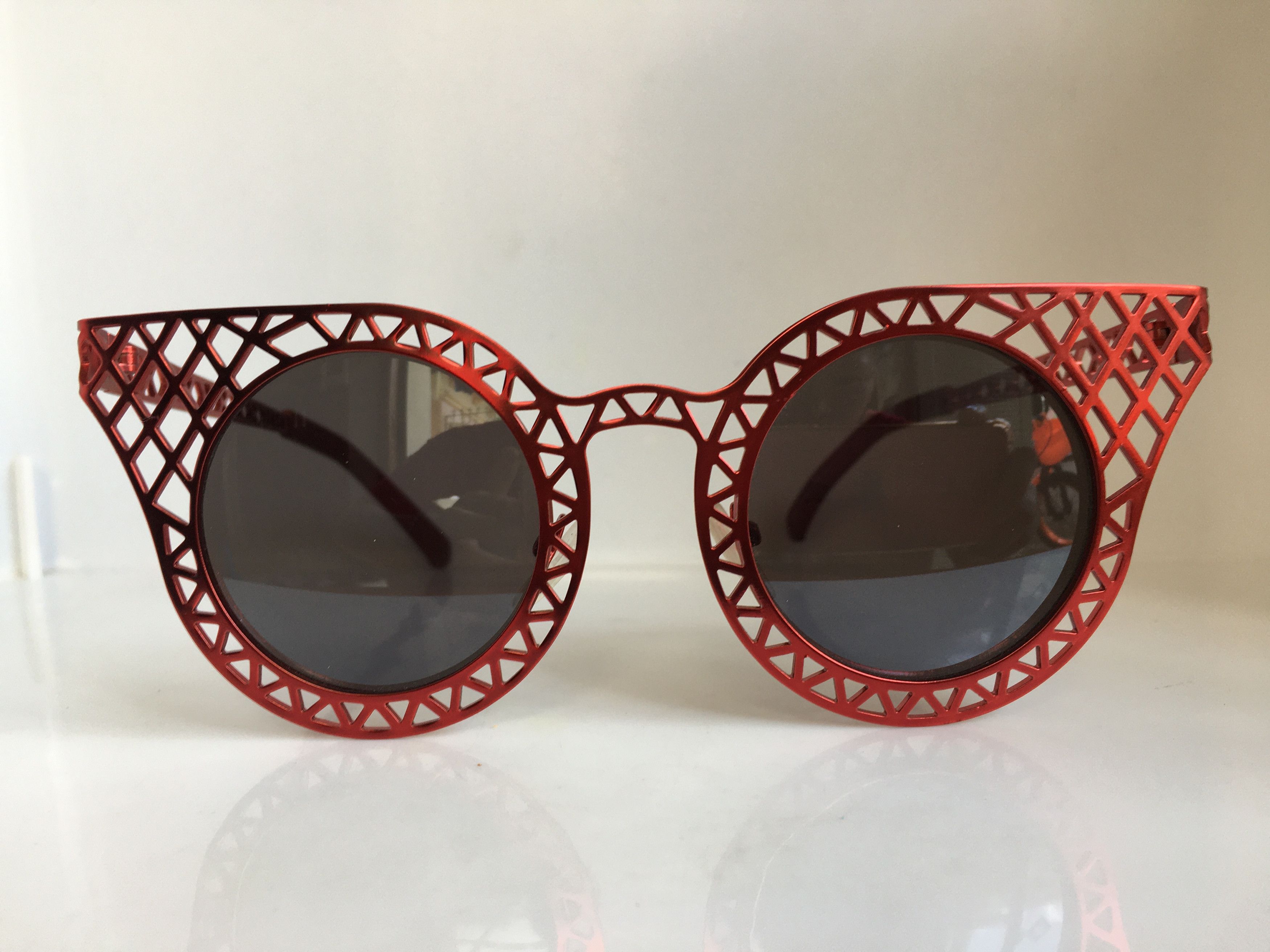 Other Mod Diva Red Round Sunglasses Frame RUNWAY SHOW Size ONE SIZE - 1 Thumbnail