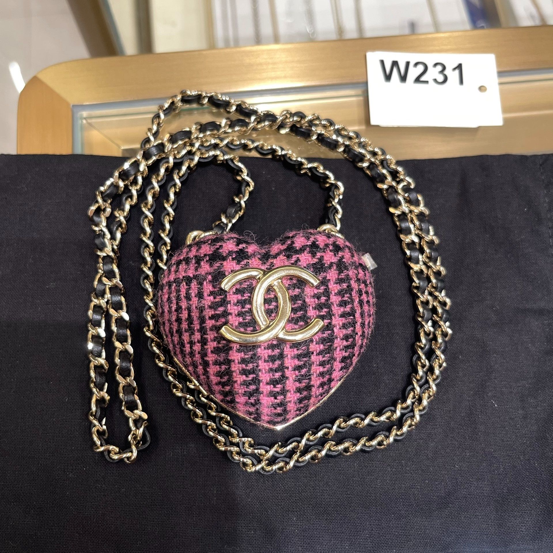 Chanel Pre-loved Bag Very good condition Size ONE SIZE - 1 Thumbnail