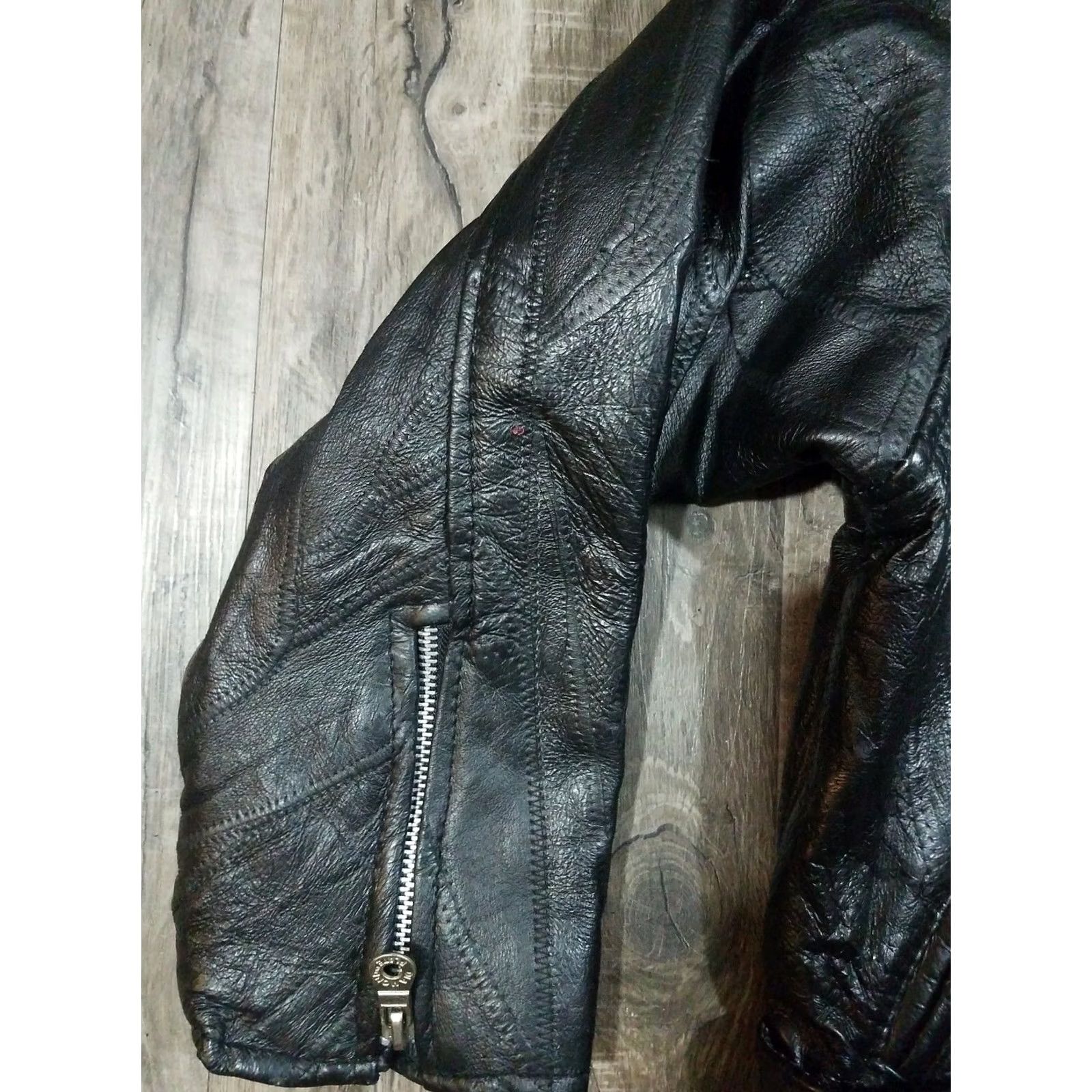 Vintage VINTAGE Diamond Plate Buffalo Leather Motorcycle Jacket Coat Cafe Racer Womens XS Jacket Black 10 Size Regular Size XS / US 0-2 / IT 36-38 - 5 Thumbnail