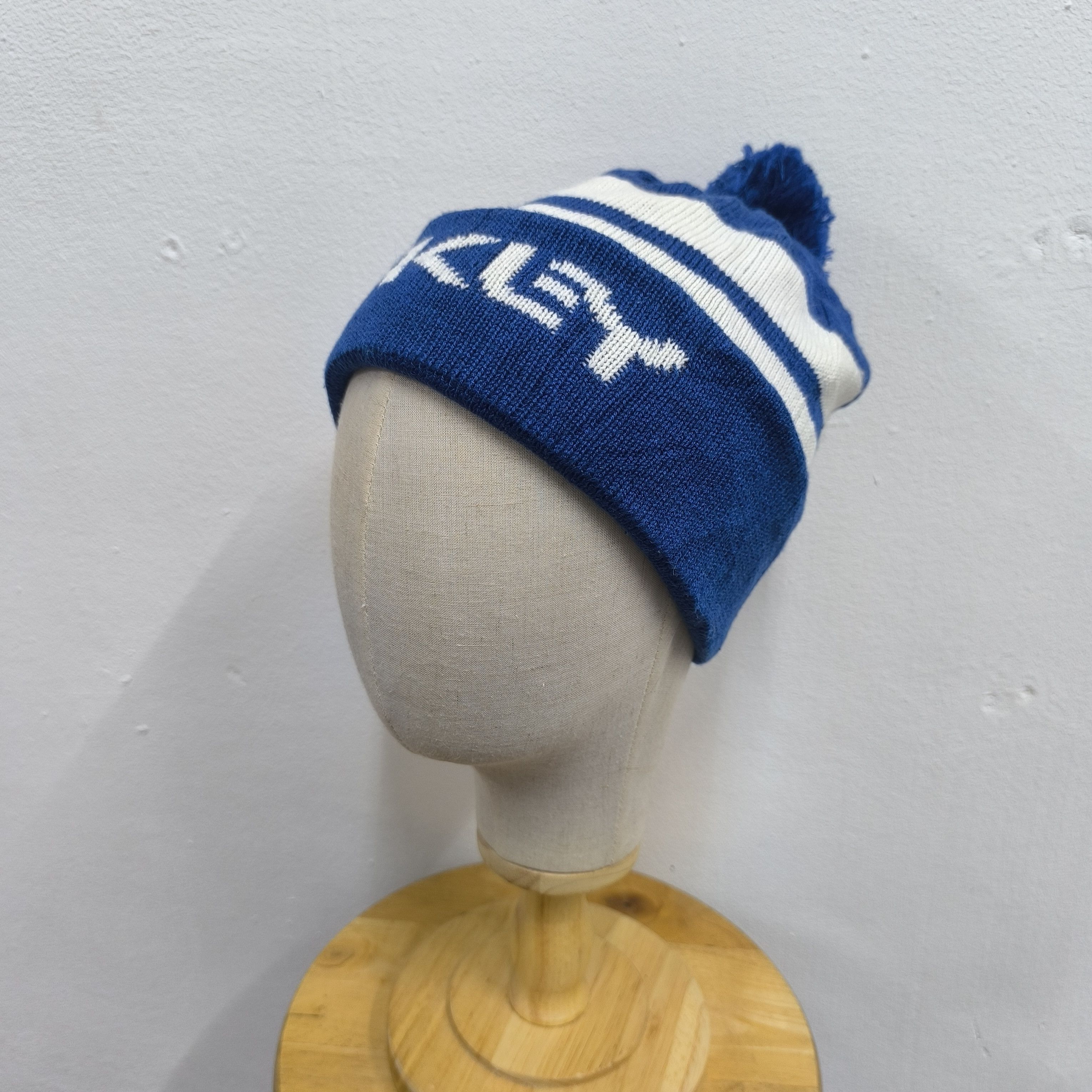 Oakley 🕶 Oakley spellout stripes beanie hat Size ONE SIZE - 2 Thumbnail