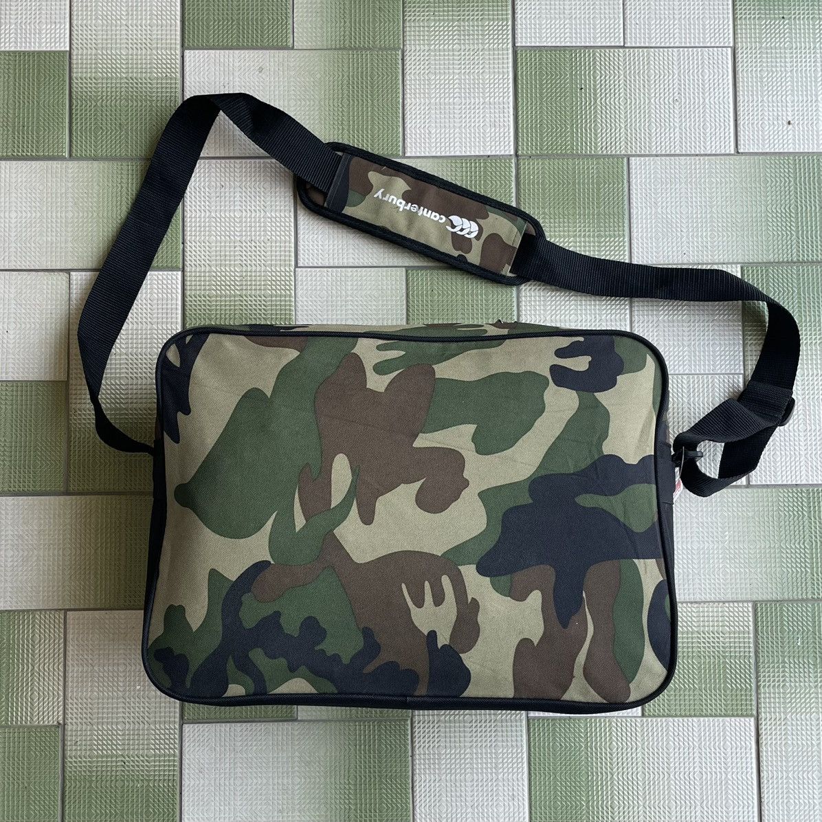 Canterbury of New Zealand ❗️ RARE Canterbury X Suntory Coffee Messenger/Gym Bag Size ONE SIZE - 7 Thumbnail
