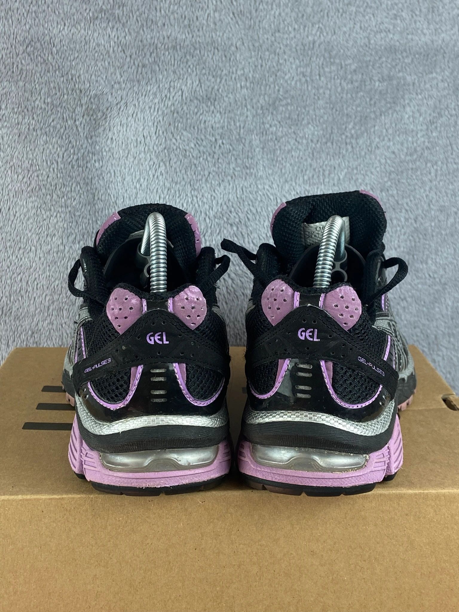 Asics Asics sneakers black pink gel retro running Size US 5 / EU 37 - 5 Thumbnail