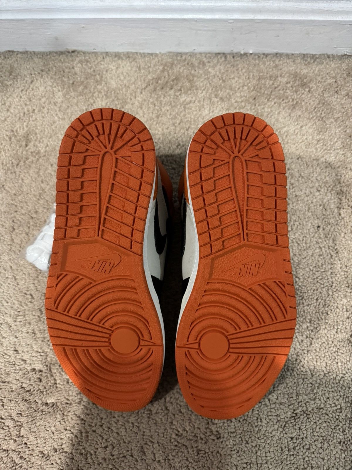 Jordan Brand Jordan 1 Shattered Backboard 2015 Size US 10 / EU 43 - 4 Thumbnail