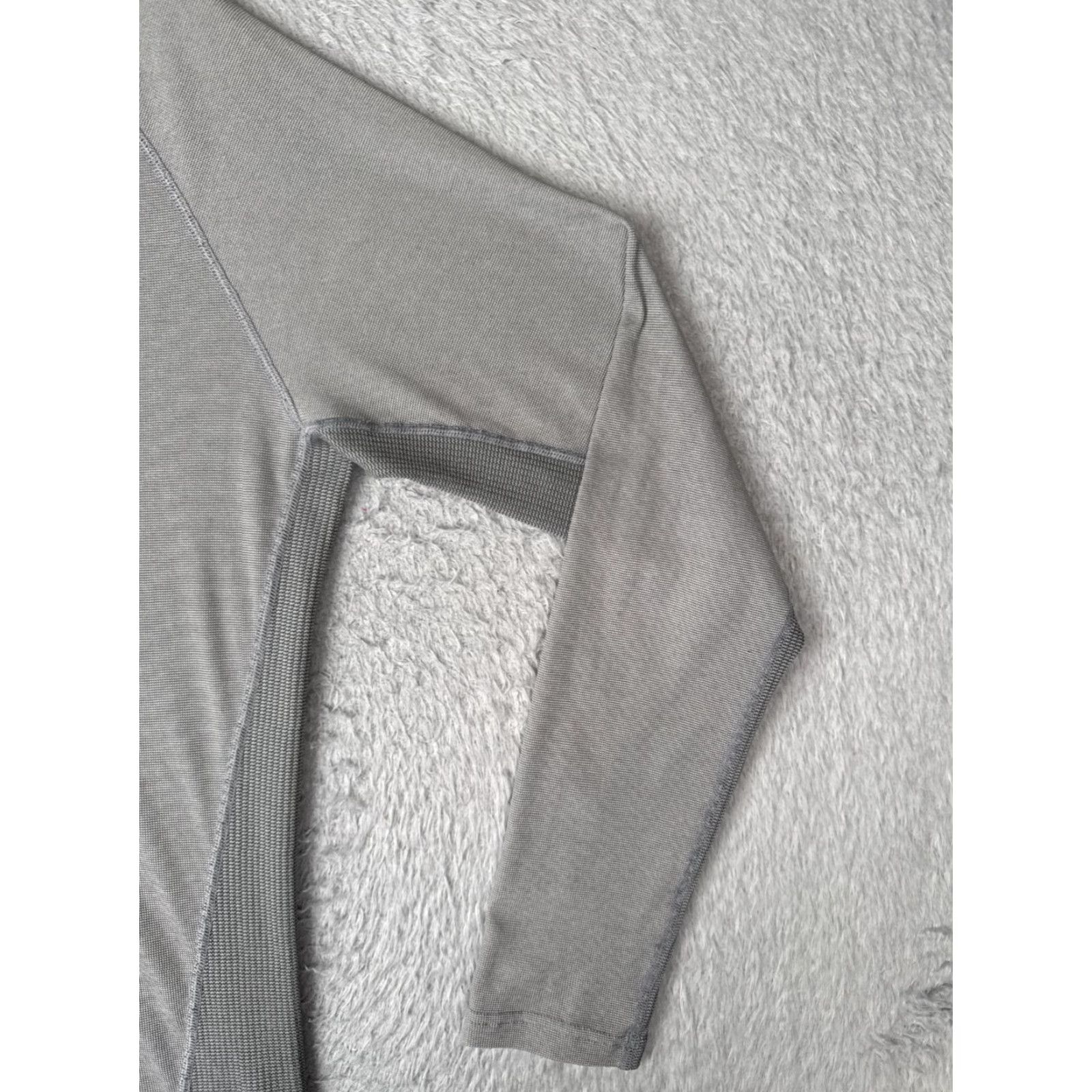 Patagonia Patagonia Shirt Men Medium Gray Polyester Long Sleeve Crew Neck Base Layer Size US M / EU 48-50 / 2 - 2 Thumbnail