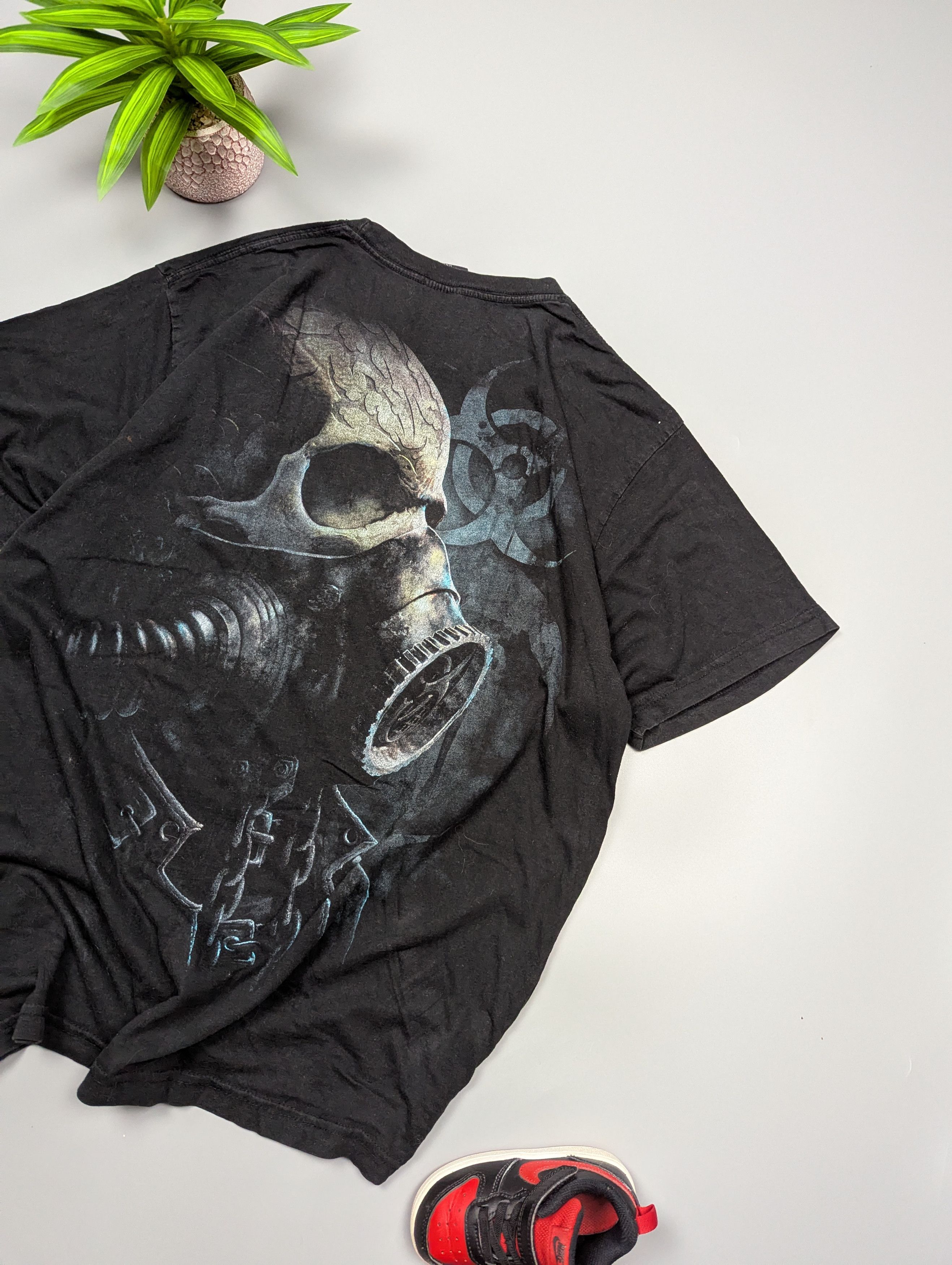 Band Tees Y2K Spiral Skull Gas Mask T-Shirt Grunge Retro Vintage Tee Size US XXL / EU 58 / 5 - 8 Thumbnail