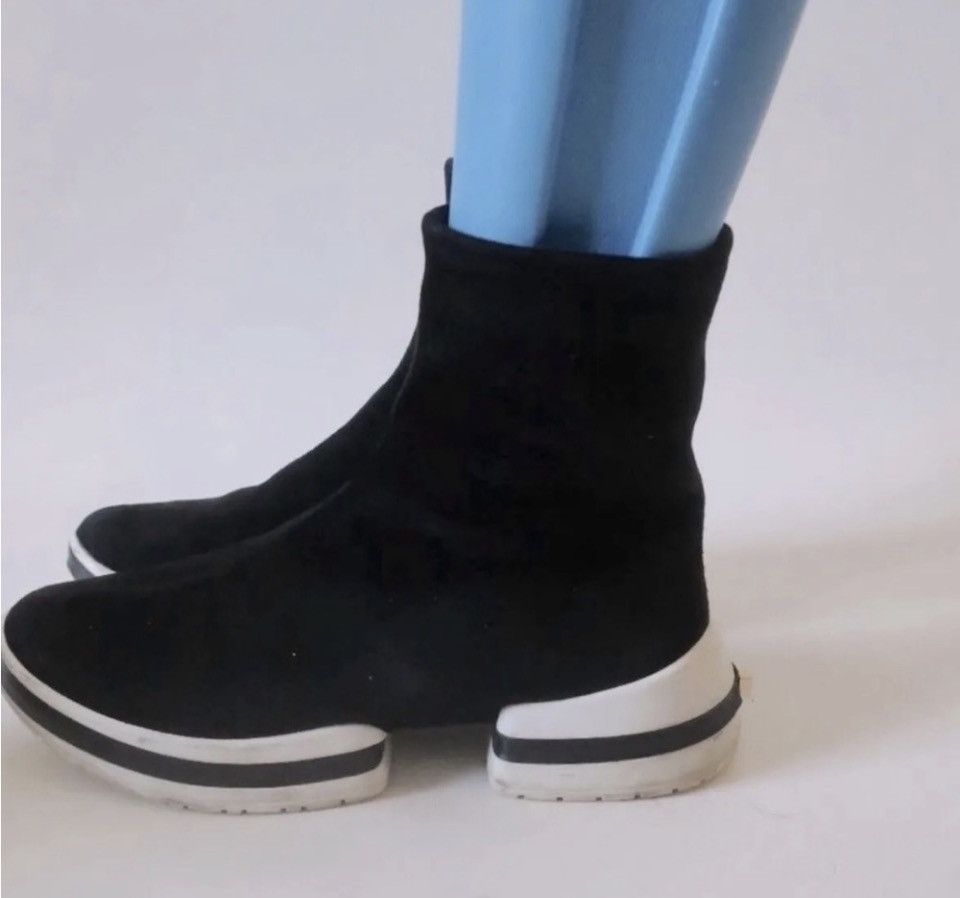 Stuart Weitzman STUART WEITZMAN SW612 BOOTIE SUEDE HIGH TOP SNEAKER SUEDE Size US 8.5 / IT 38.5 - 5 Thumbnail