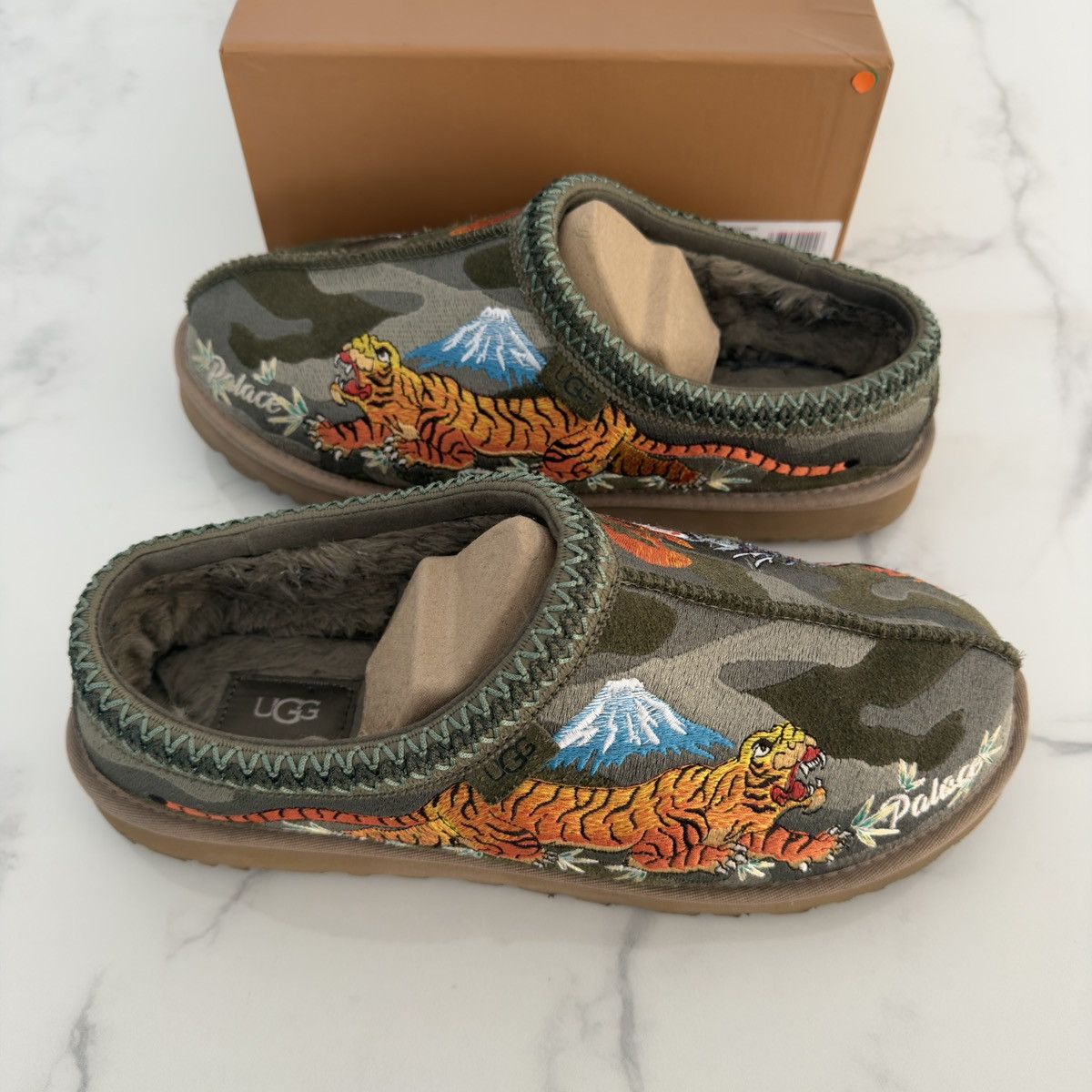 Palace × Ugg Palace X Ugg Tasman Slipper Low US 11 🚫READ DESCRIPTION🚫 Size US 11 / EU 44 - 3 Thumbnail