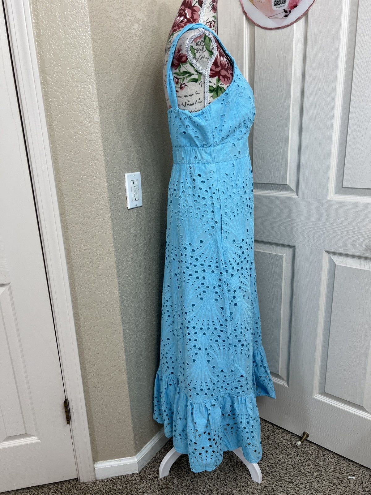 Boston Proper Boston Proper Eyelet Surplice Ankle Length Dress size 8 Size M / US 6-8 / IT 42-44 - 3 Thumbnail