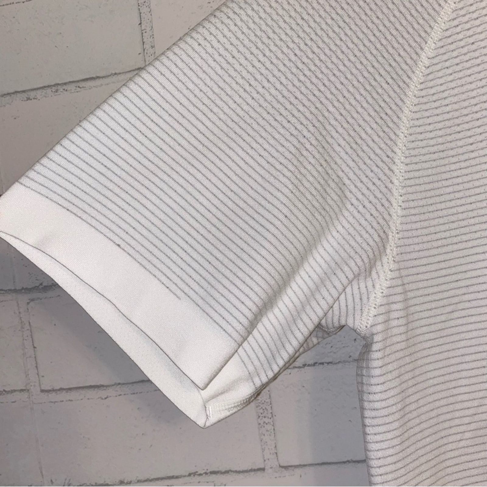 Lululemon LULULEMON Mens $78 Training Tech Shirt Sleeve Tee EUC MED Size US M / EU 48-50 / 2 - 4 Thumbnail