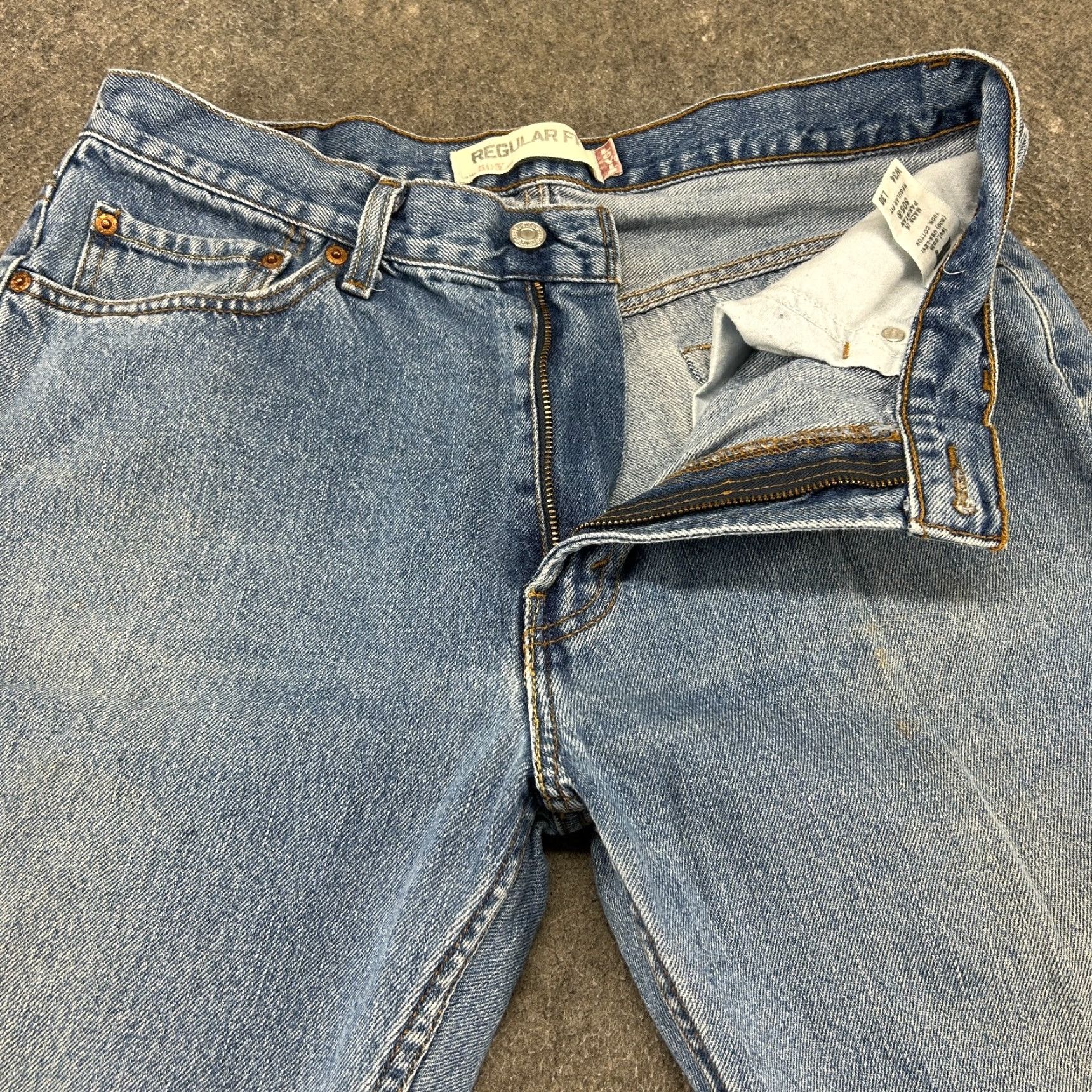 Levi's Levi's 505 Jeans Regular Men 34x30 Blue Medium Wash Cotton Denim Straight Size US 34 / EU 50 - 2 Thumbnail
