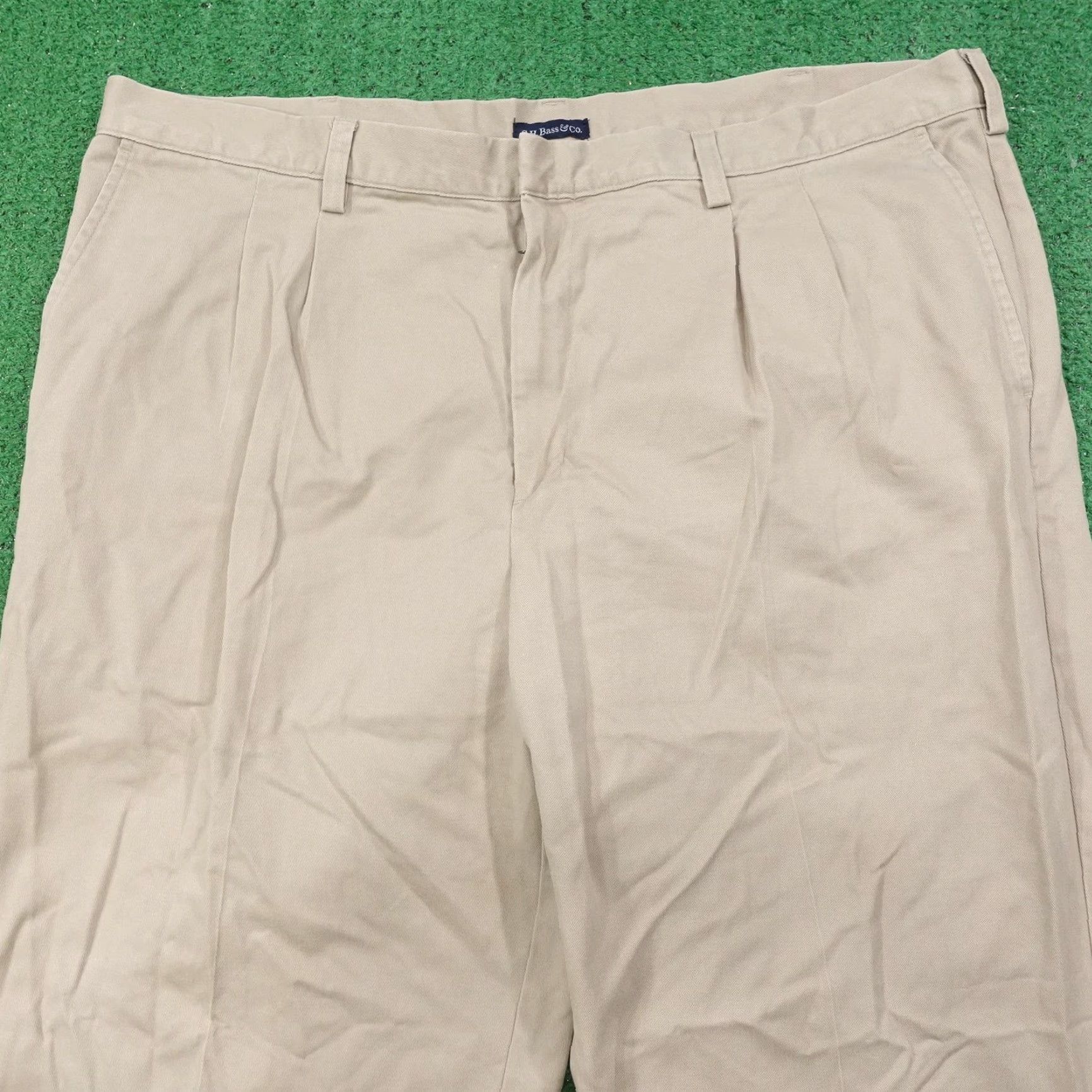 Vintage VINTAGE? No. G.H. Bass & Co. Mens Pants Khaki Chino 42x30 Regular Beige 100% Cotton Pleated Classic Fit Mens Size US 42 / EU 58 - 2 Thumbnail