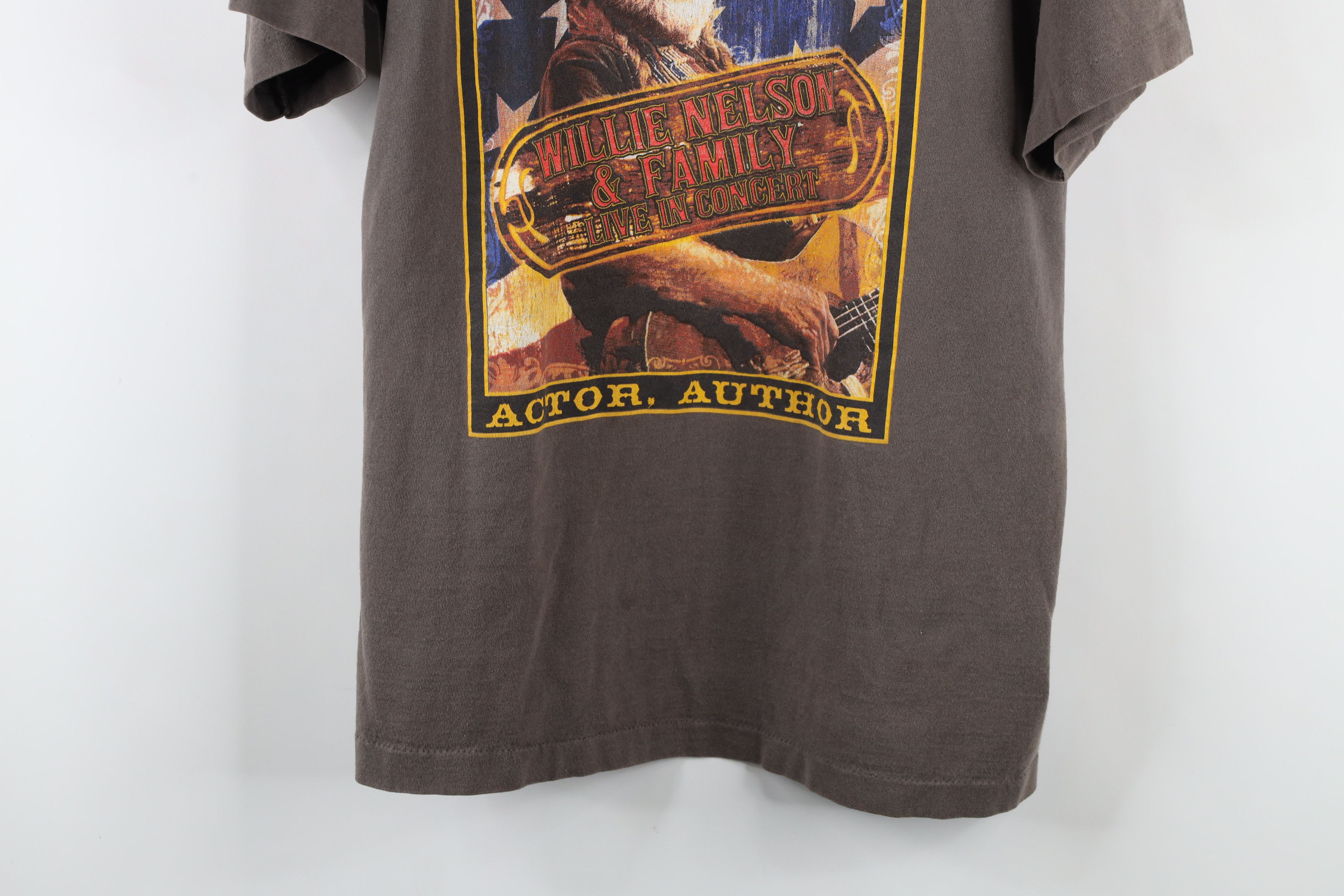 Vintage Vintage Y2K 2009 and Family Live In Concert T-Shirt USA Size US L / EU 52-54 / 3 - 3 Thumbnail