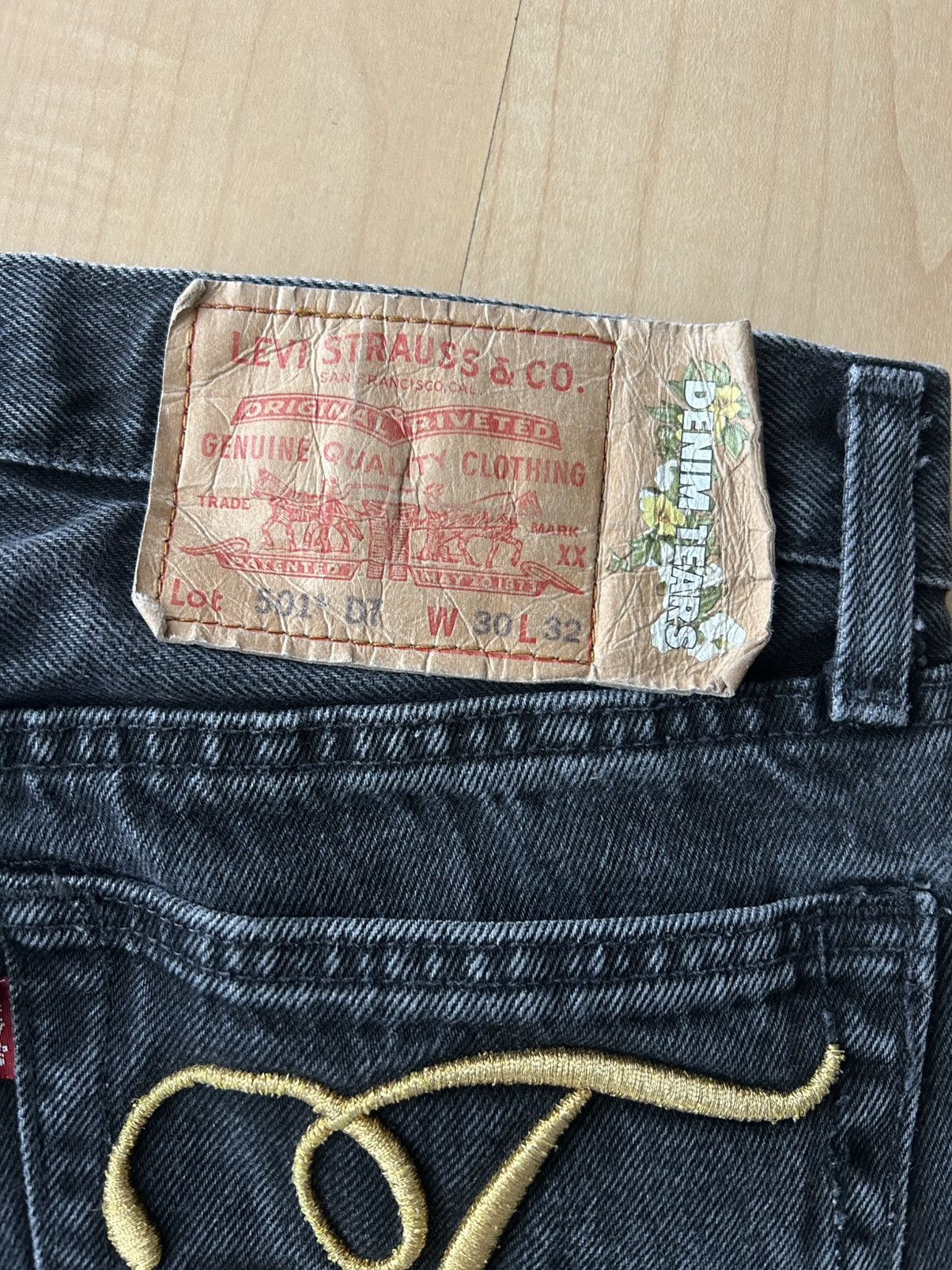 DENIM TEARS × Levi's Denim Tears Metallic Gold Script DT 501 Jeans Size US 30 / EU 46 - 5 Thumbnail