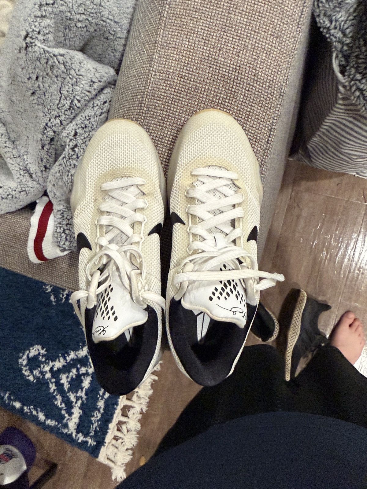 Nike Nike Kobe X White sz 10.5 Size US 10.5 / EU 43-44 - 16 Thumbnail
