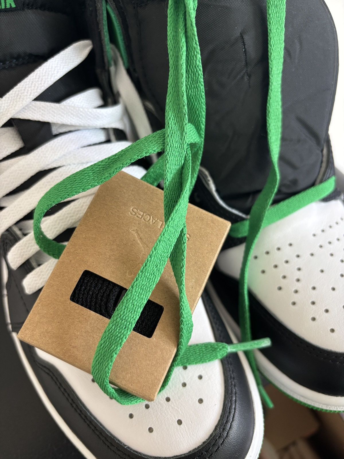Jordan Brand Jordan 1 High Lucky Green 2023 Size US 9 / EU 42 - 7 Thumbnail