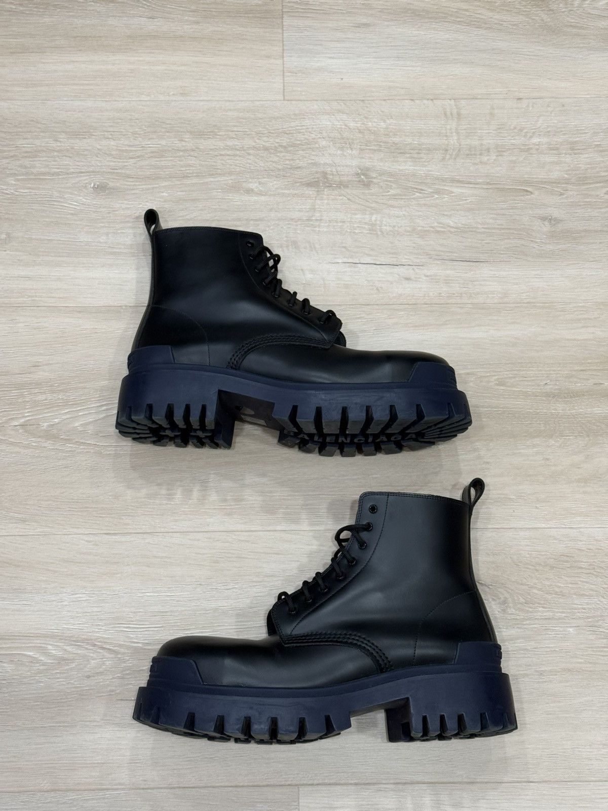 Balenciaga Balenciaga Strike Boots Size US 11 / EU 44 - 1 Thumbnail