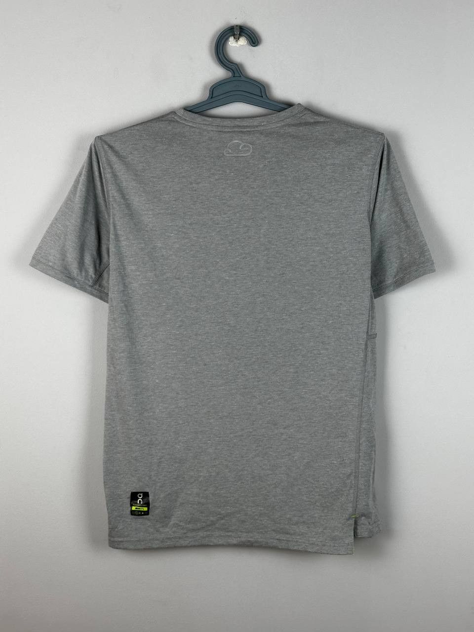 On On Running Performance Grey Sport T Shirt Size L Size US L / EU 52-54 / 3 - 9 Thumbnail