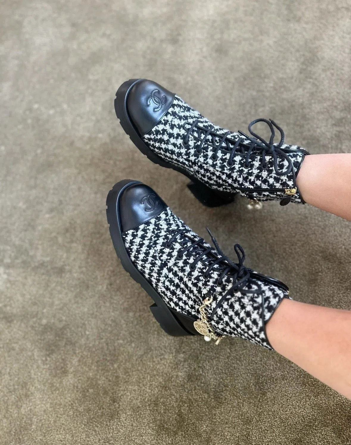 Chanel Chanel Black Houndstooth Tweed Short Boots. Size US 4.5 / IT 34.5 - 8 Thumbnail
