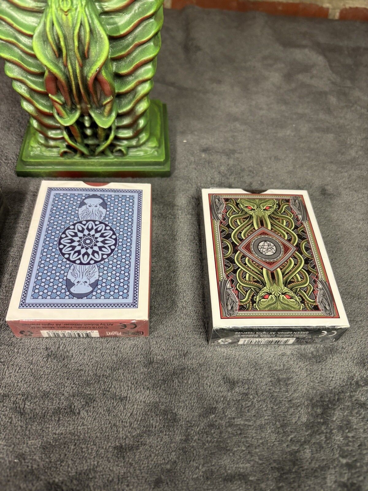 Other Cthulhu Card Holder With 3 Packs Mythos Poker Cards Size ONE SIZE - 9 Thumbnail