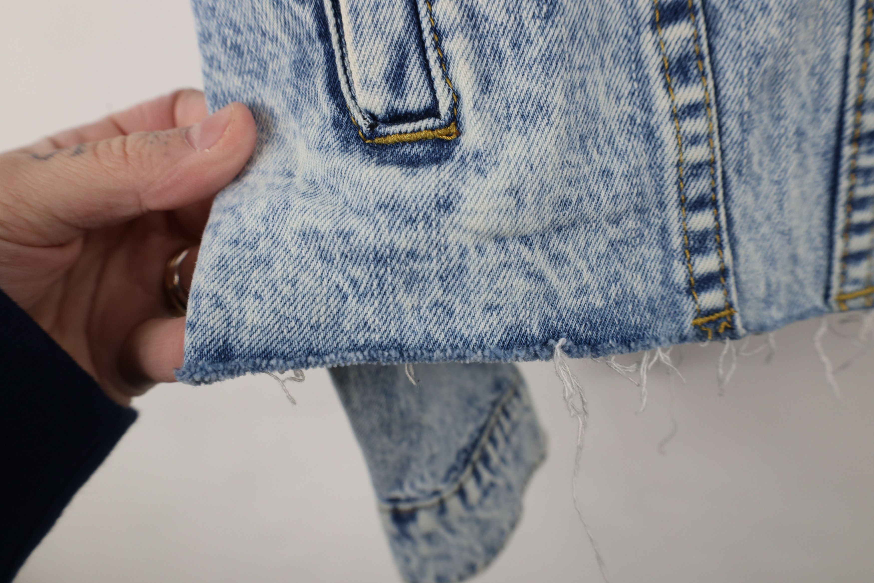Vintage Buckle BKE Cropped Acid Wash Hooded Denim Trucker Jacket Size L / US 10 / IT 46 - 6 Thumbnail
