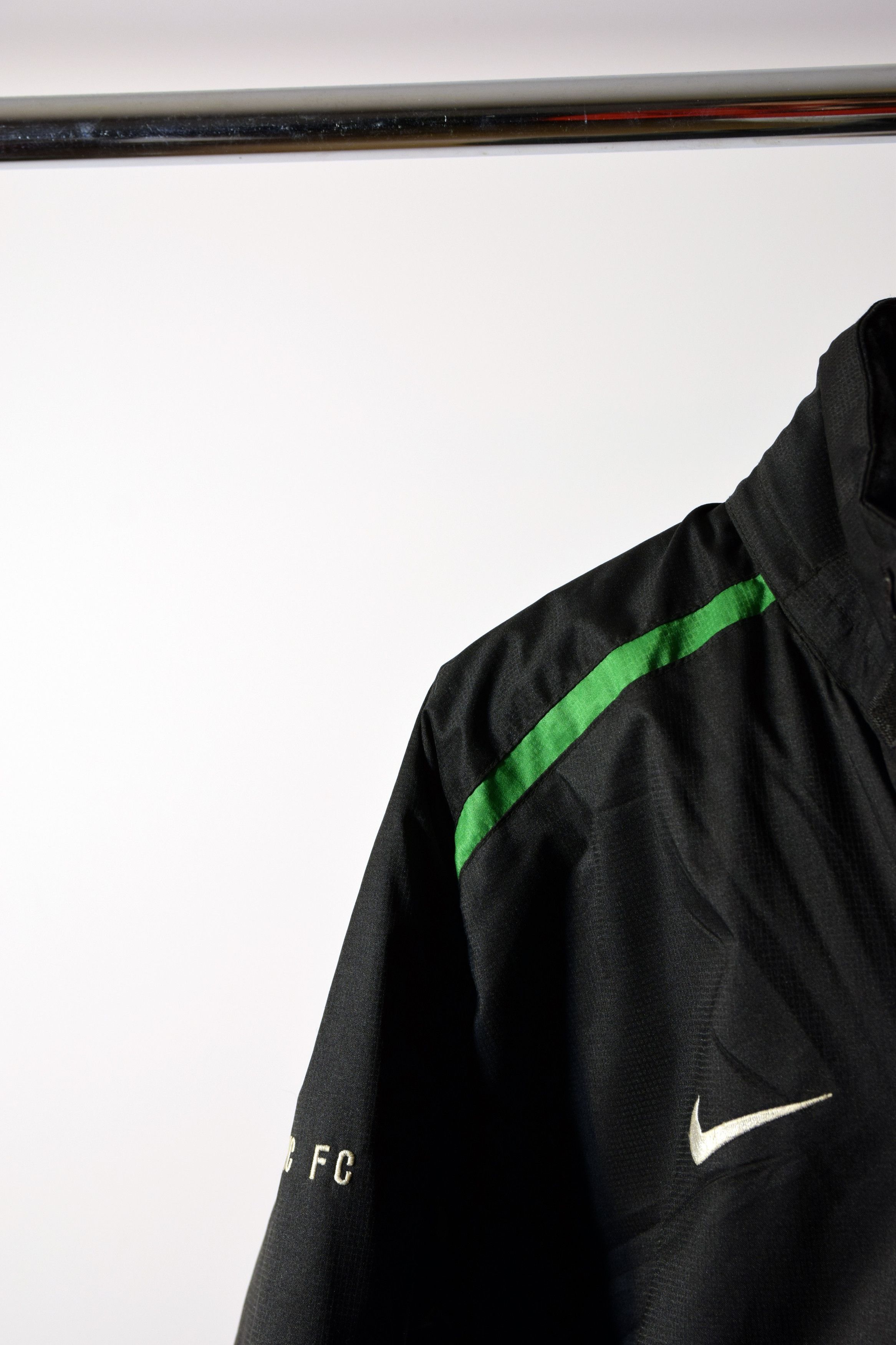 Nike × Vintage Vintage Soccer Celtic Glasgow soccertrack jacket Nike size L Size US L / EU 52-54 / 3 - 8 Thumbnail
