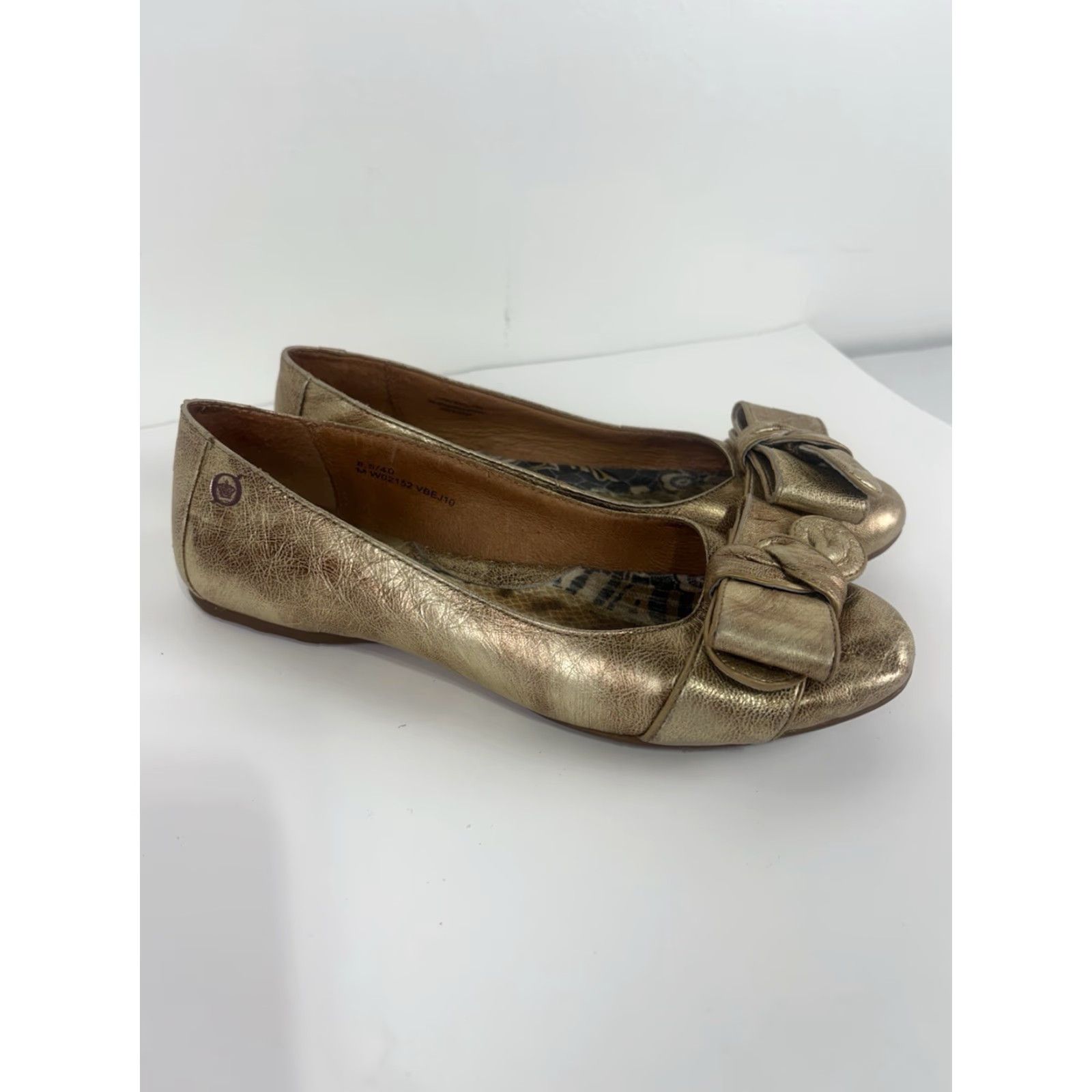 Born Børn Gold Leather Flats Women's Size 8.5 M Slip-On Bow Round Toe Casual Workwear Size US 8.5 / IT 38.5 - 2 Thumbnail