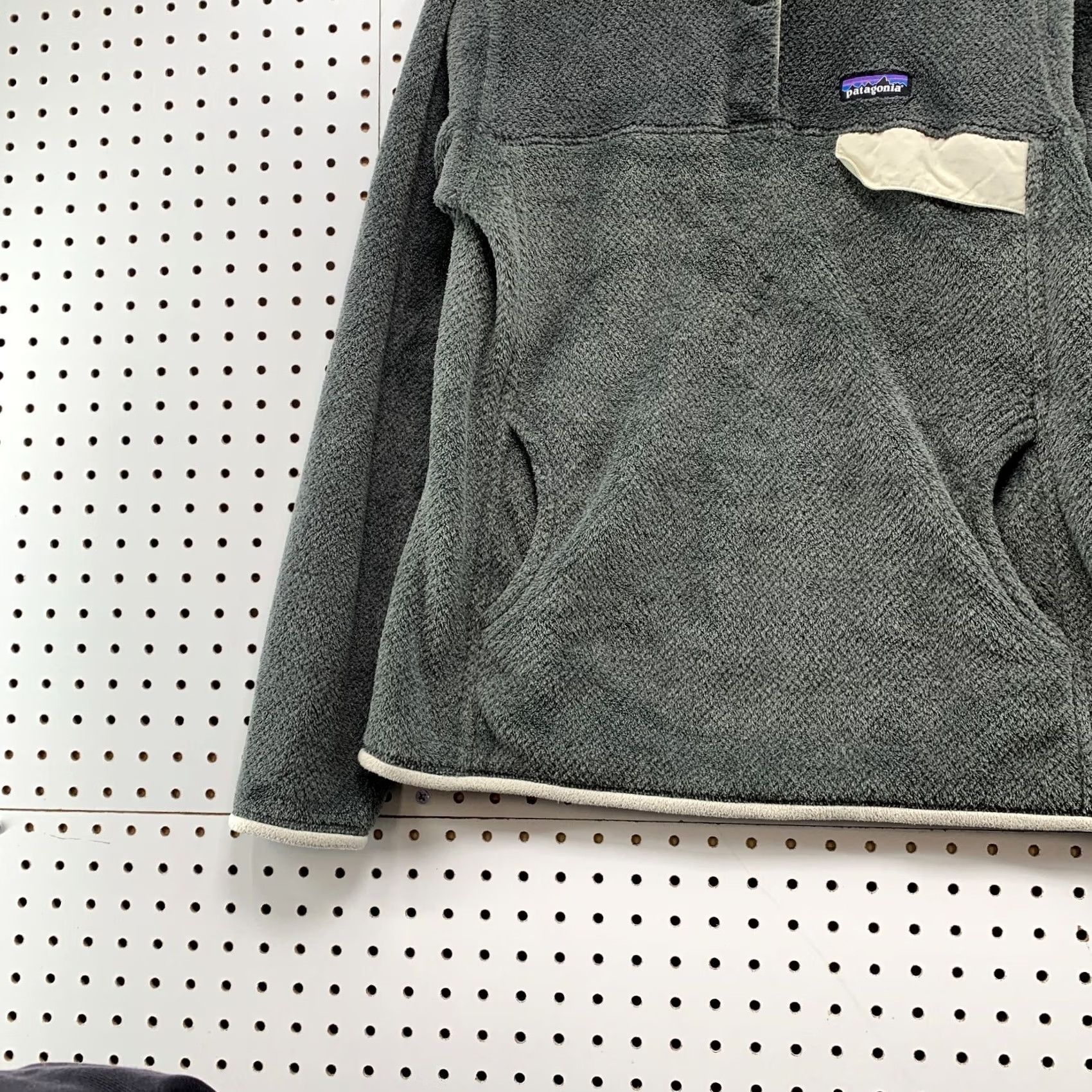 Patagonia Patagonia ReTool 1/4 Snap Pullover Jacket Womens Large Gray Pile 19x25.5 Size L / US 10 / IT 46 - 6 Thumbnail