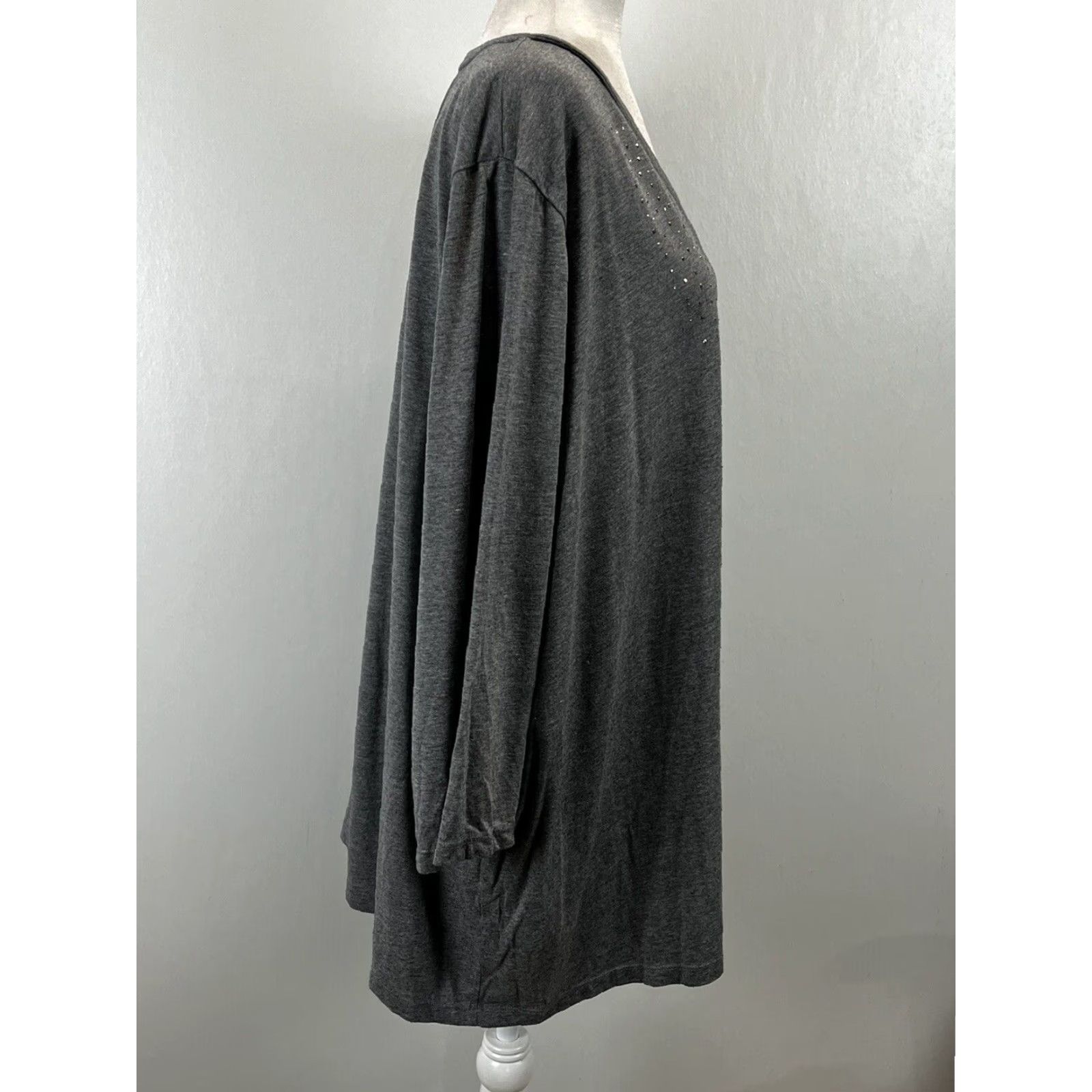 Vintage VINTAGE? No. Catherine’s Casual Gray Studded Top Shirt 4X Plus Women V-Neck Casual Top 4X Gray Studded Womens 30w 32w Size XXL / US 16-18 / IT 52-54 - 4 Thumbnail