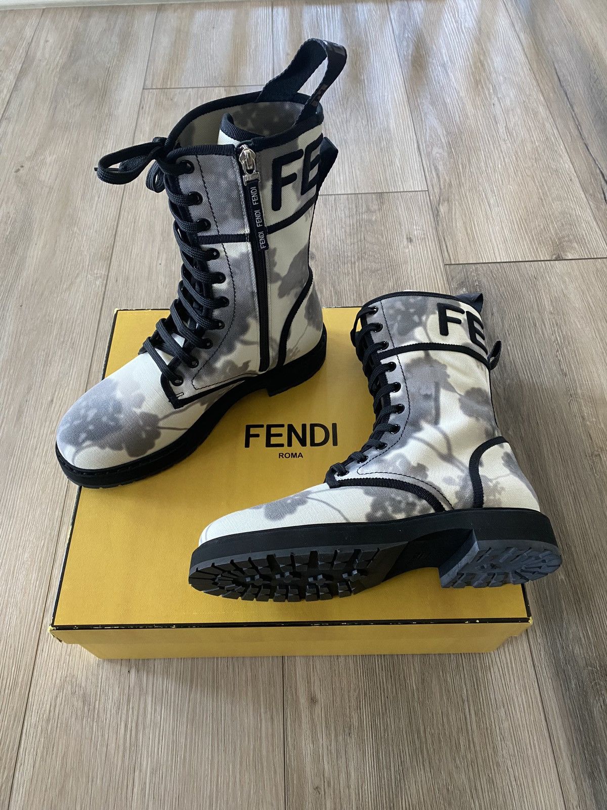 Fendi Authentic Fendi biker boots Size US 7 / IT 37 - 1 Thumbnail