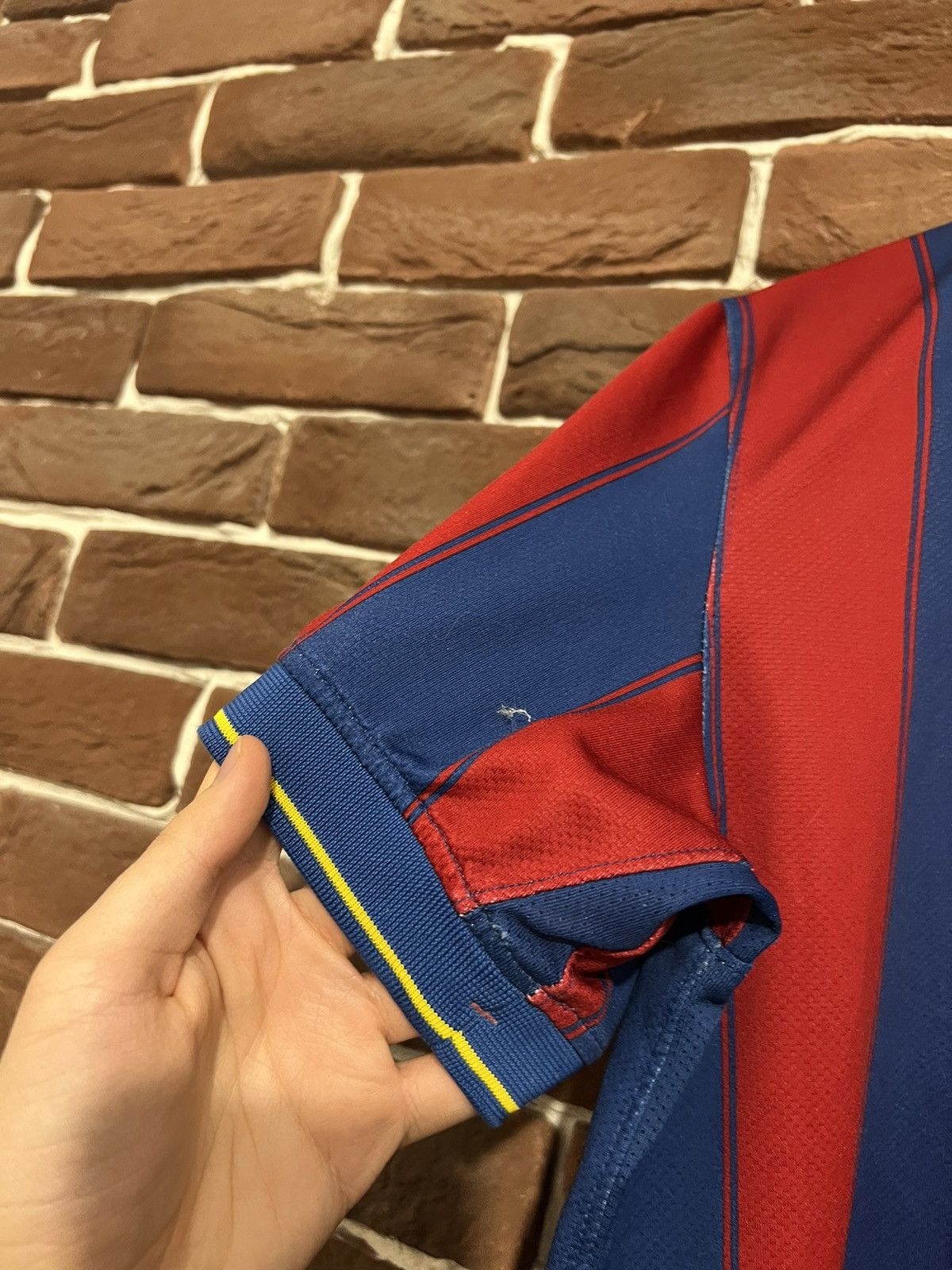 Nike Rare Vintage FC Barcelona Y2K Red Jersey Nike Swoosh Soccer Size US M / EU 48-50 / 2 - 7 Thumbnail