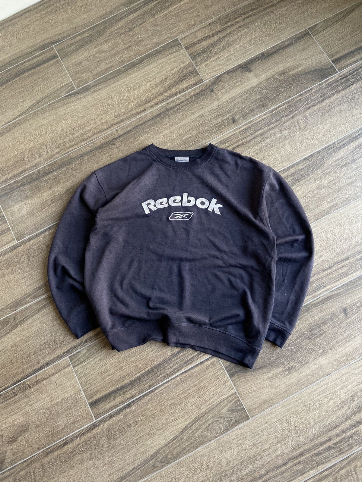 Vintage Reebok Big logo men’s sweatshirt true faded y2k