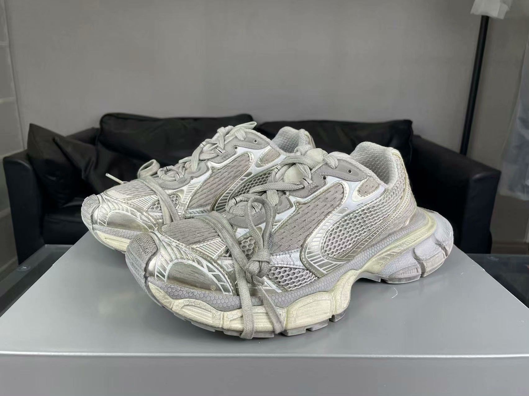 Balenciaga Balenciaga Gold Lowtop Sneakers 8.5 Men Size US 8.5 / EU 41-42 - 1 Thumbnail
