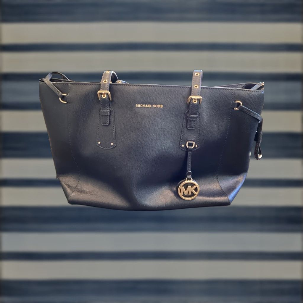 Michael Kors Michael Kors Voyager Medium Crossgrain Leather Tote Shoulder Bag Black 100% Authentic Women Tote Zipper Closure Gold Hardware Designer Handbag Size ONE SIZE - 1 Thumbnail