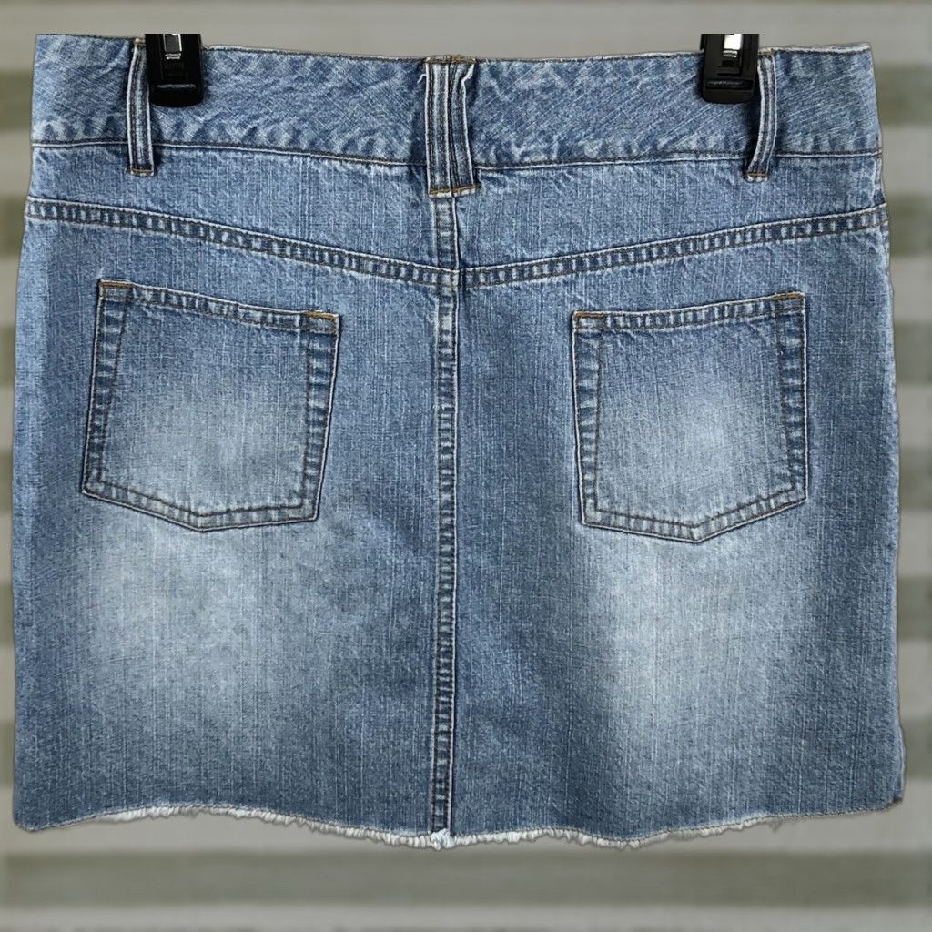 Denime VINTAGE Blue Jean Mini Skirt 10 Fringe Light Denim 32” W Pockets 90s Y2K Boho Hippie Women's Skirt Size 32" / US 10 / IT 46 - 1 Thumbnail