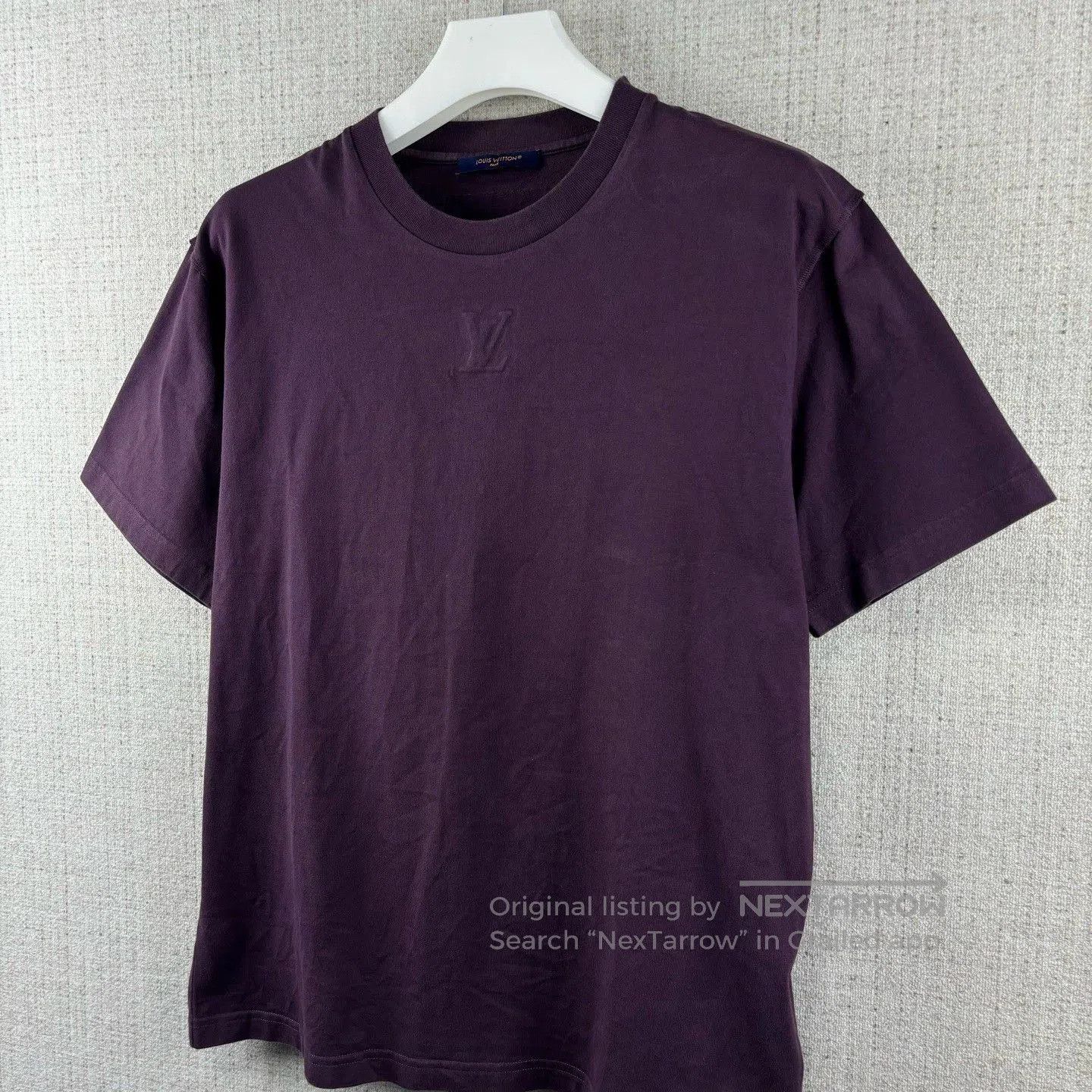 Louis Vuitton Louis Vuitton Solid Embossed Logo Short Sleeve. Size US L / EU 52-54 / 3 - 3 Thumbnail