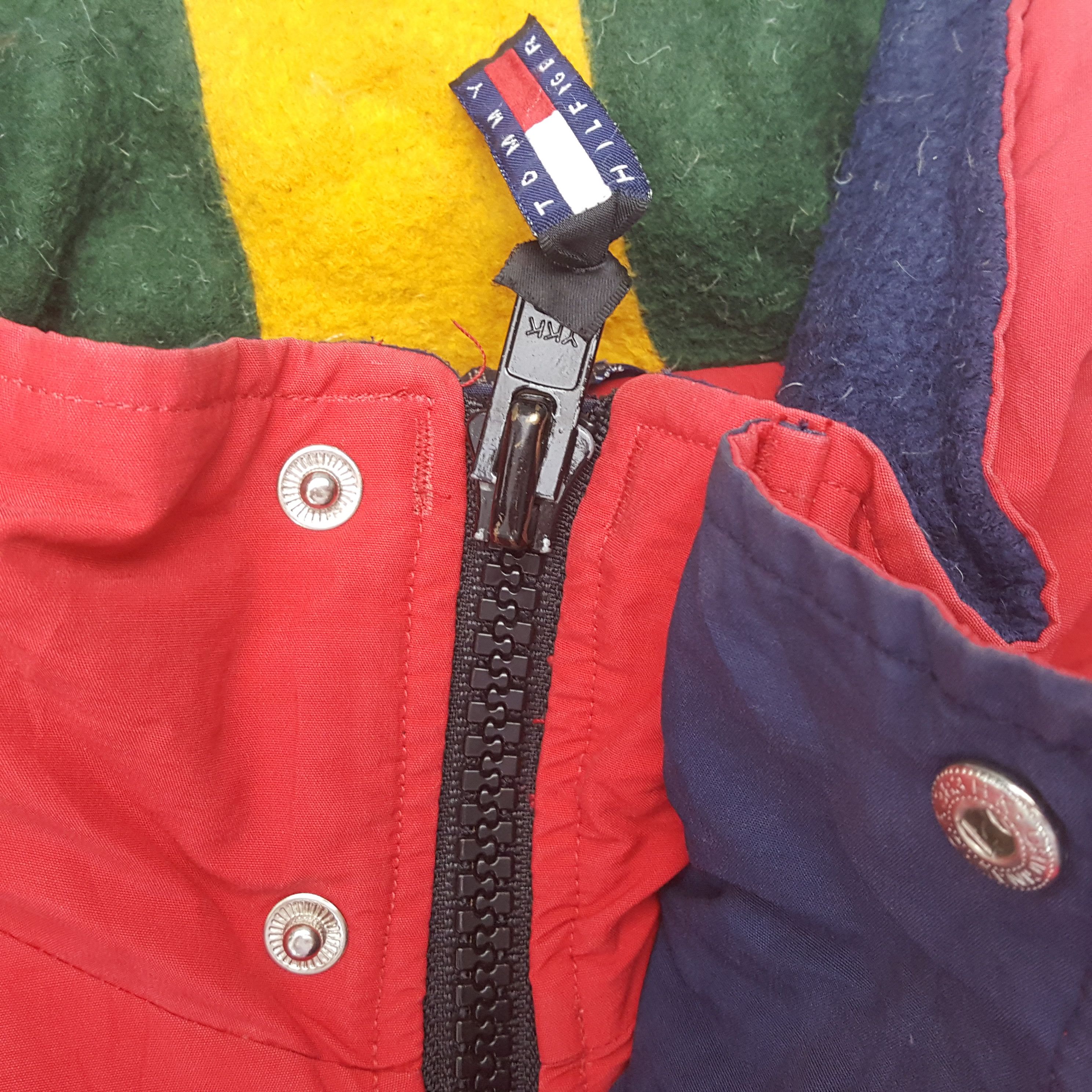Tommy Hilfiger Vintage Tommy Hilfiger Streetwear Puffer Jacket RR18 Size US XL / EU 56 / 4 - 7 Thumbnail