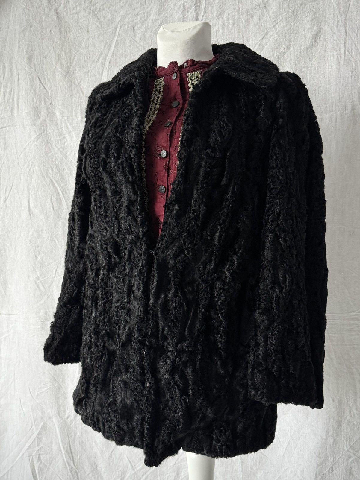 Vintage 1940s Vintage German Made Women's 'Persian Lamb' Fur Coat Size M / US 6-8 / IT 42-44 - 3 Thumbnail