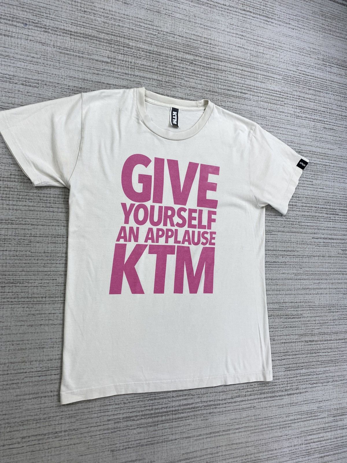 Hysteric Glamour × Japanese Brand × Vintage Vintage KTM Sexy Girl Backhit Rare White Shortsleeve Shirt Size S / US 4 / IT 40 - 3 Thumbnail