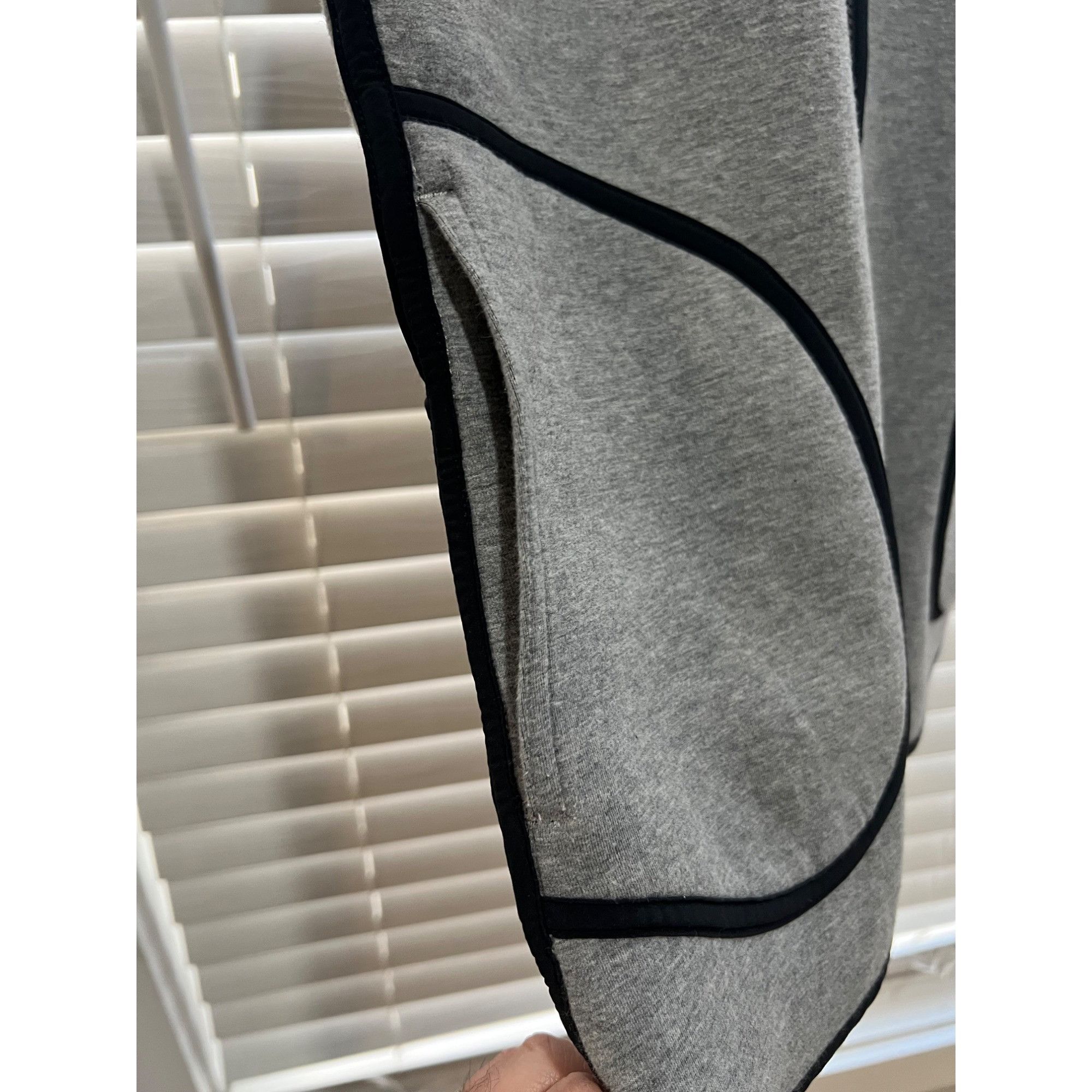 Lululemon Lululemon Women's Reversible Imsculpt Vest - Size 8 Size M / US 6-8 / IT 42-44 - 2 Thumbnail