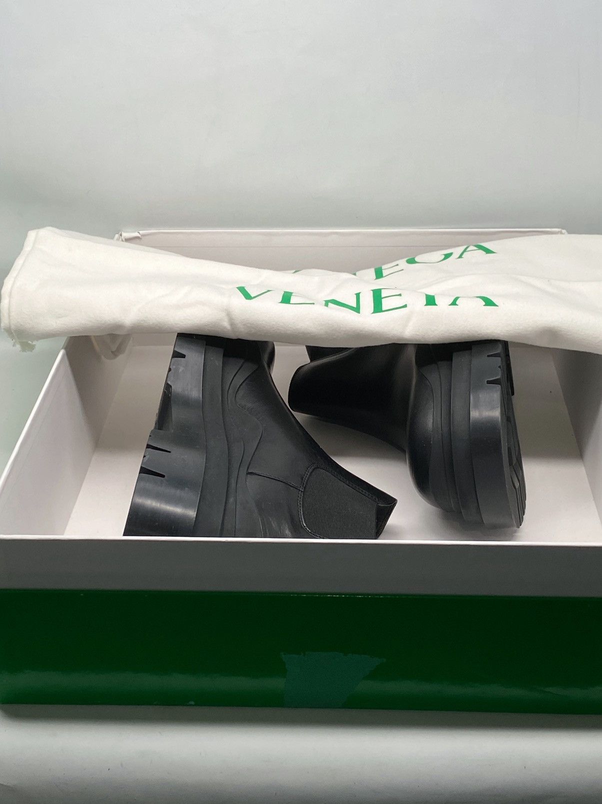 Bottega Veneta Bottega Veneta Tire Leather Chelsea Ankle Boots size 37.5 Size US 7.5 / IT 37.5 - 13 Thumbnail