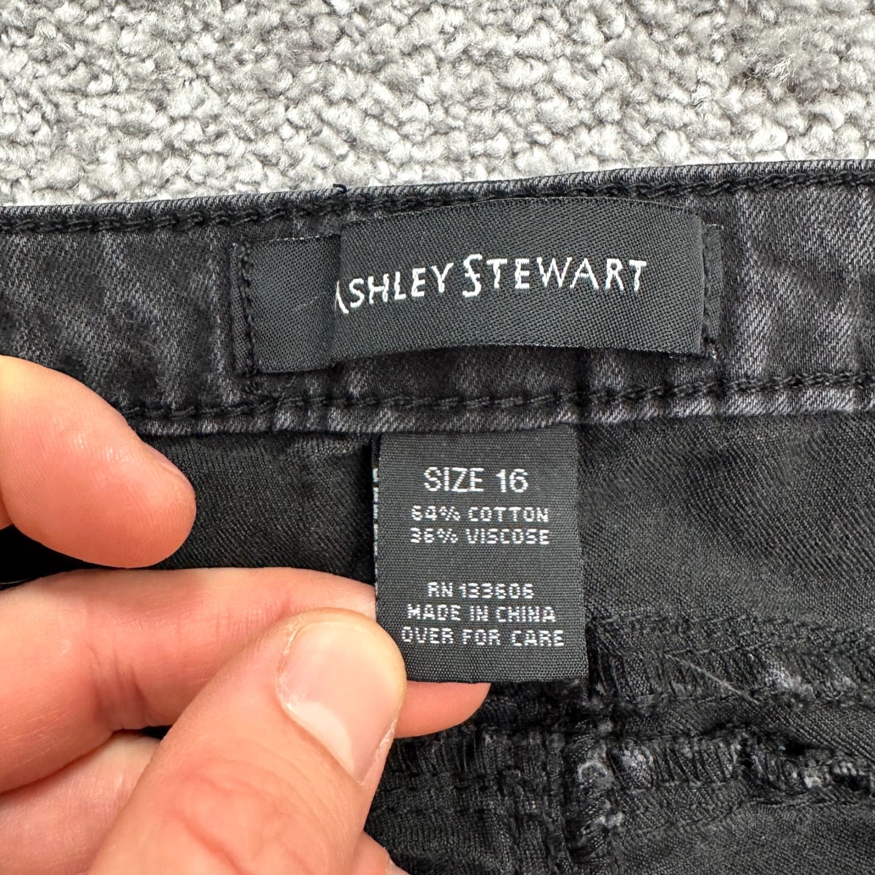 Vintage Ashley Stewart Jeans Women 16 Black Dark Wash Straight High Rise Lightweight Stretch Denim Cotton Blend Size 38" / US 16 / IT 52 - 7 Thumbnail