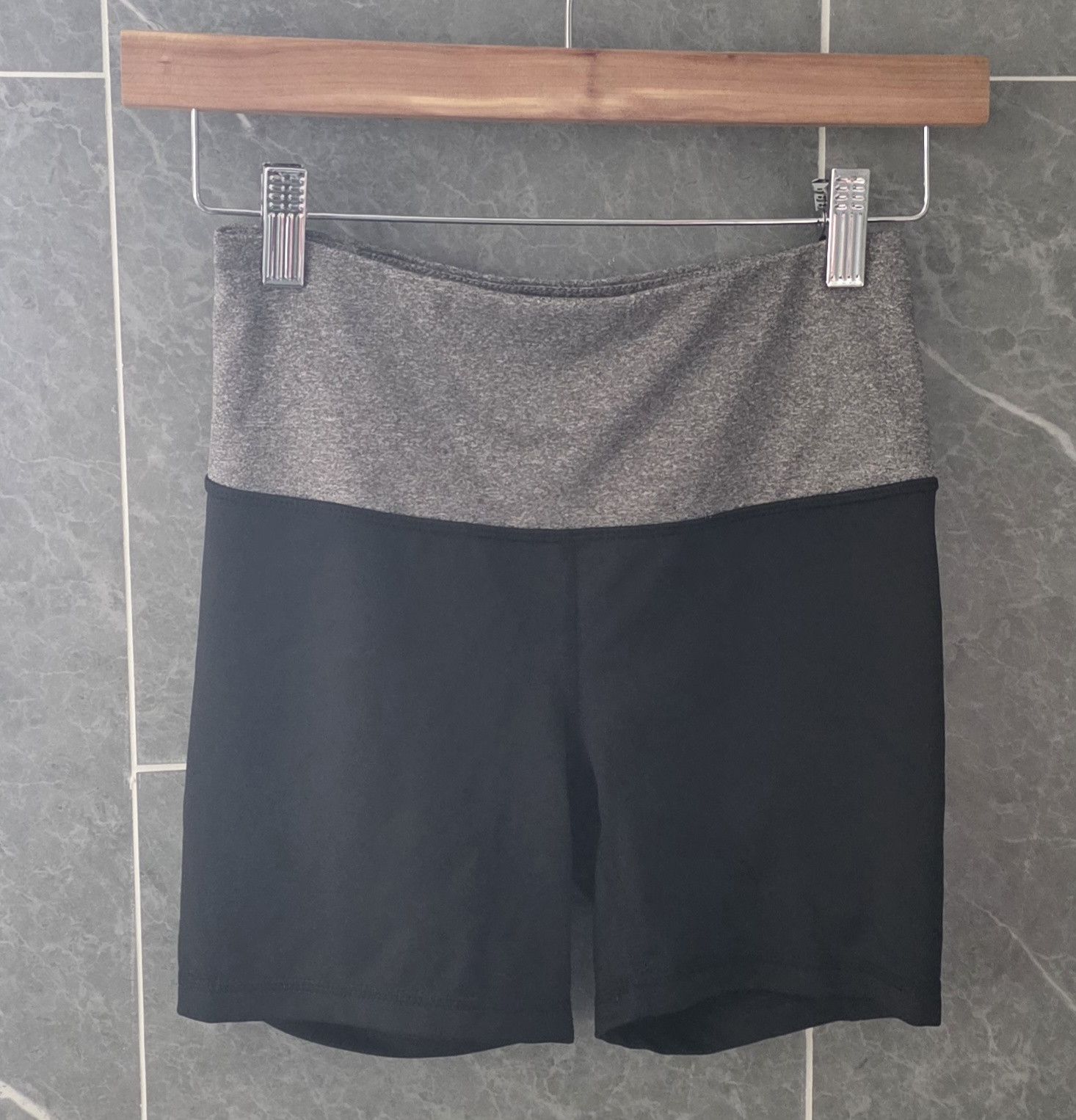 Reebok Reebok Uptown High Rise Compression Shorts Gray Black XS Size 24" / US 00 / IT 34 - 1 Thumbnail