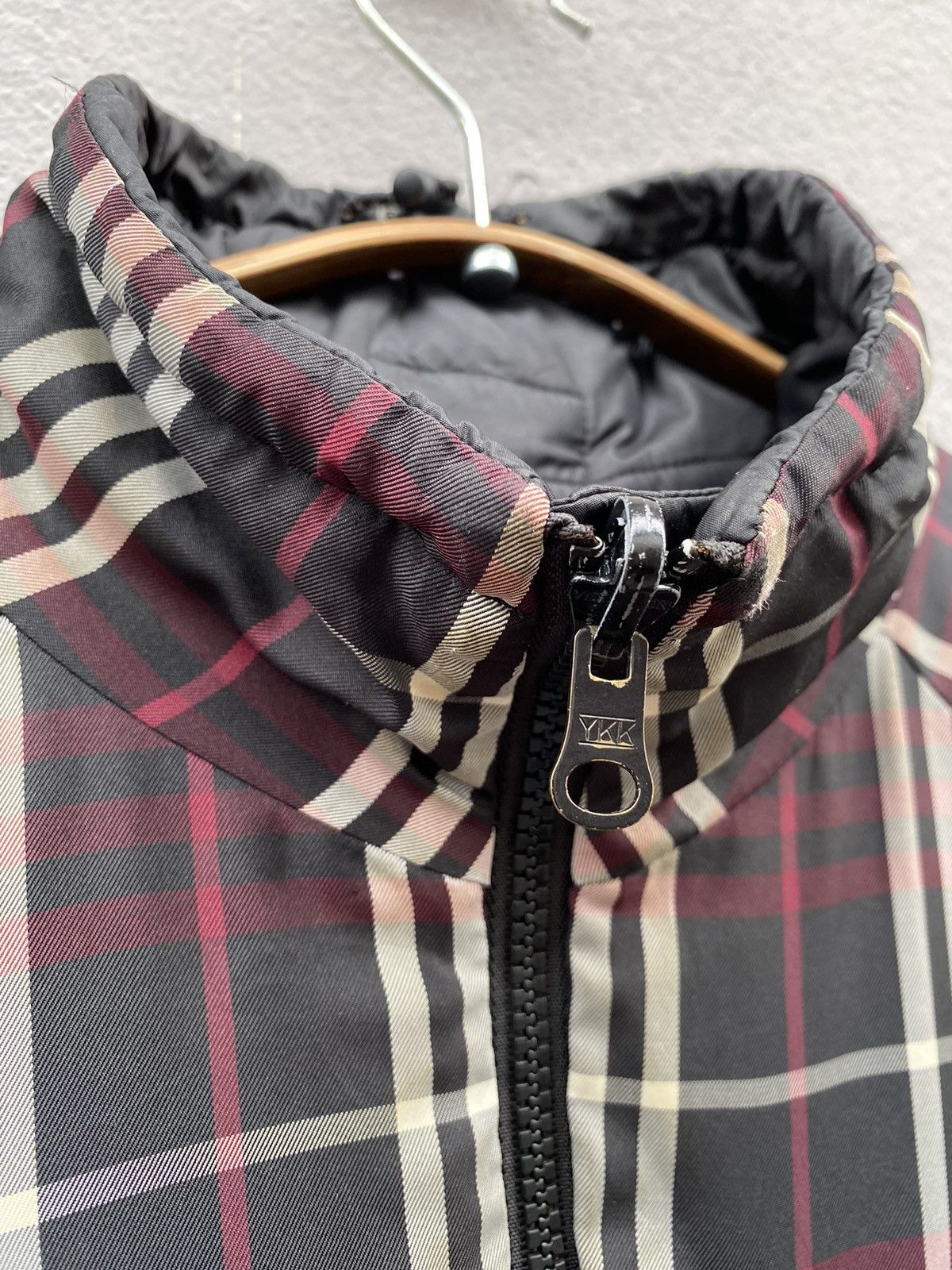 Burberry BURBERRY Blue Label Reversible Iconic Checked Puffer Down Size US M / EU 48-50 / 2 - 4 Thumbnail