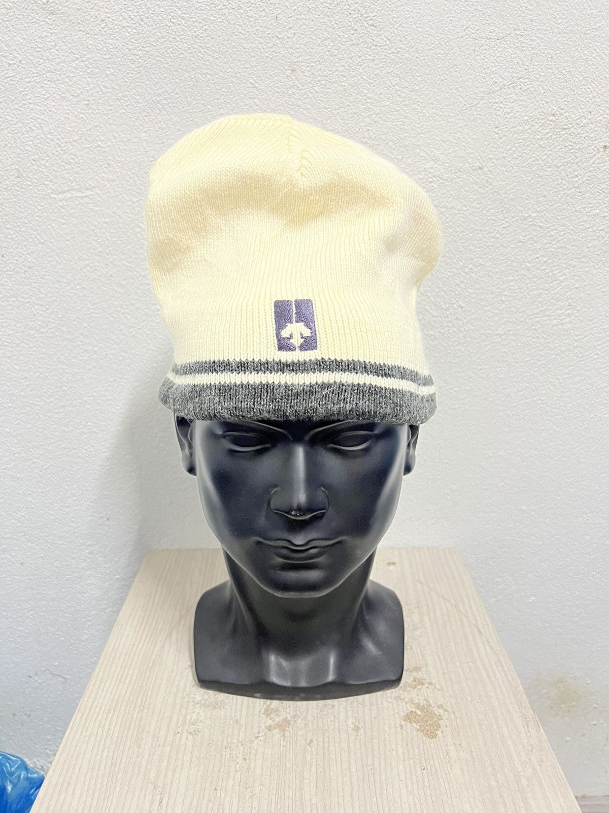 Descente Vintage Descente Small Logo Beanie Hat Size ONE SIZE - 2 Thumbnail