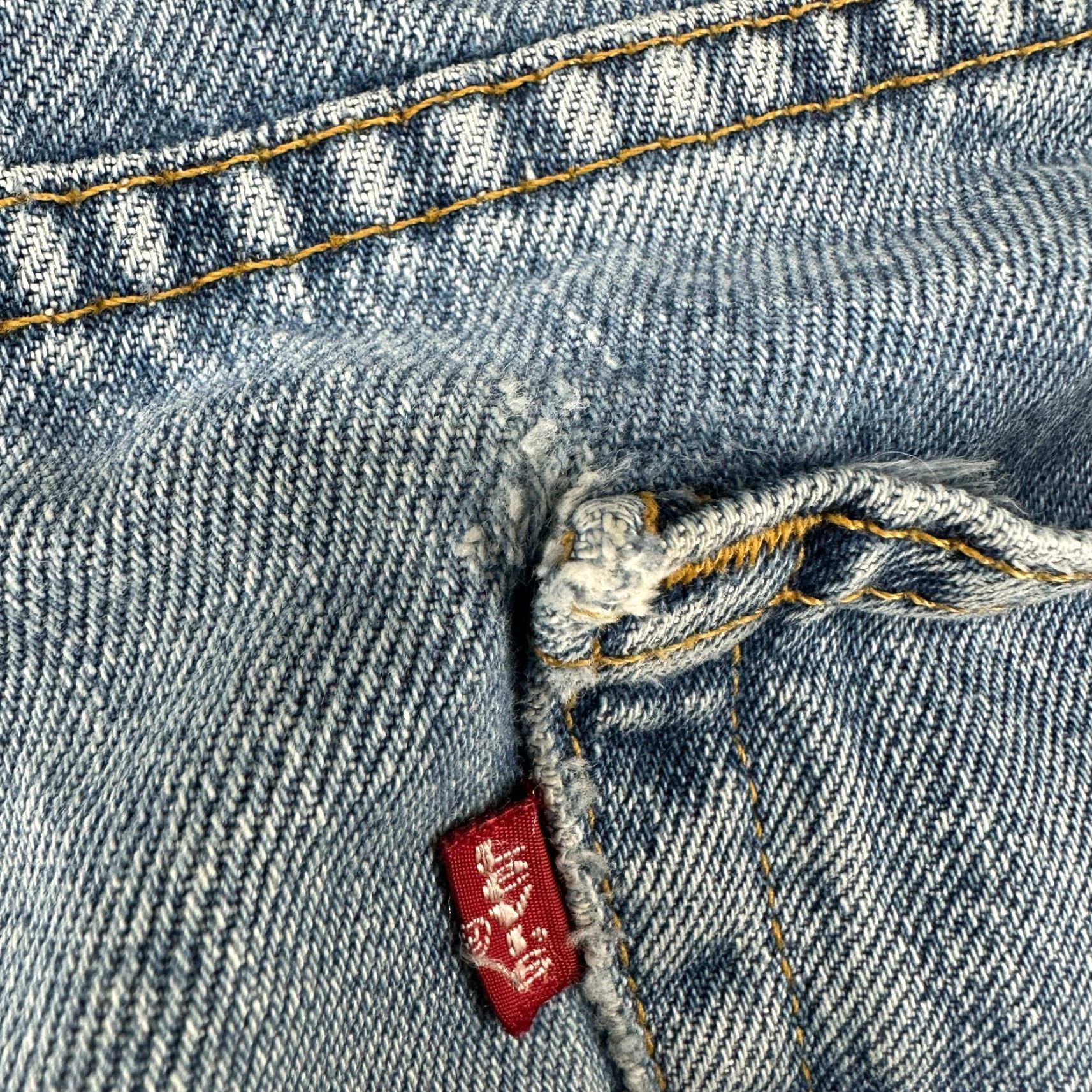 Levi's VINTAGE Levi's 550 Jeans Mens 34x30 Blue Relaxed Straight Light Wash Cotton 90s USA Mens Size US 34 / EU 50 - 5 Thumbnail