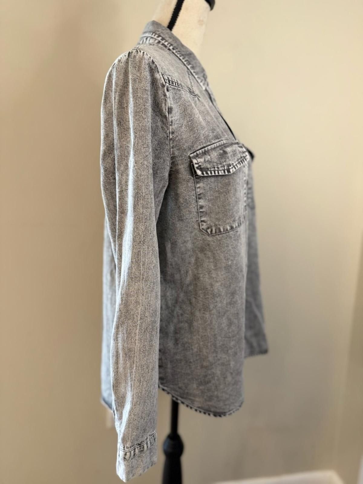 Other Jane + Delancey gray western button up long sleeve top SZ M Size M / US 6-8 / IT 42-44 - 2 Thumbnail